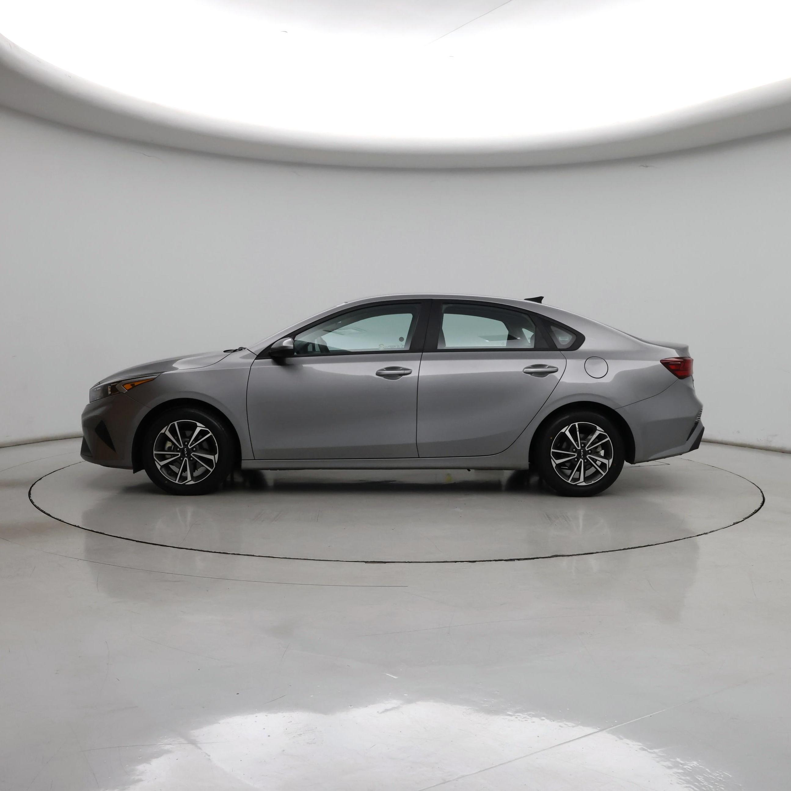 Thumbnail: 2023 Kia Forte - 3