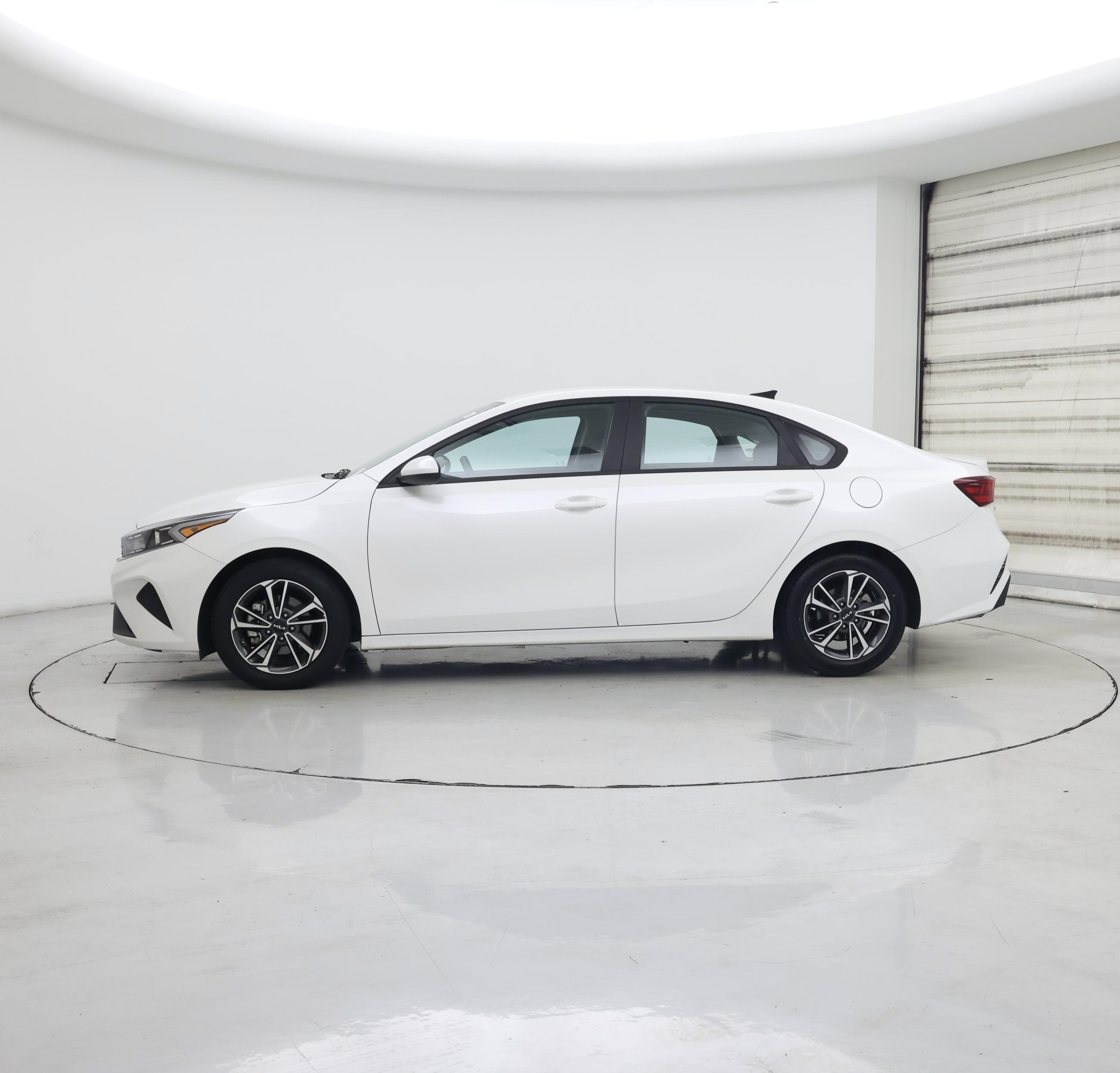 Thumbnail: 2023 Kia Forte - 3