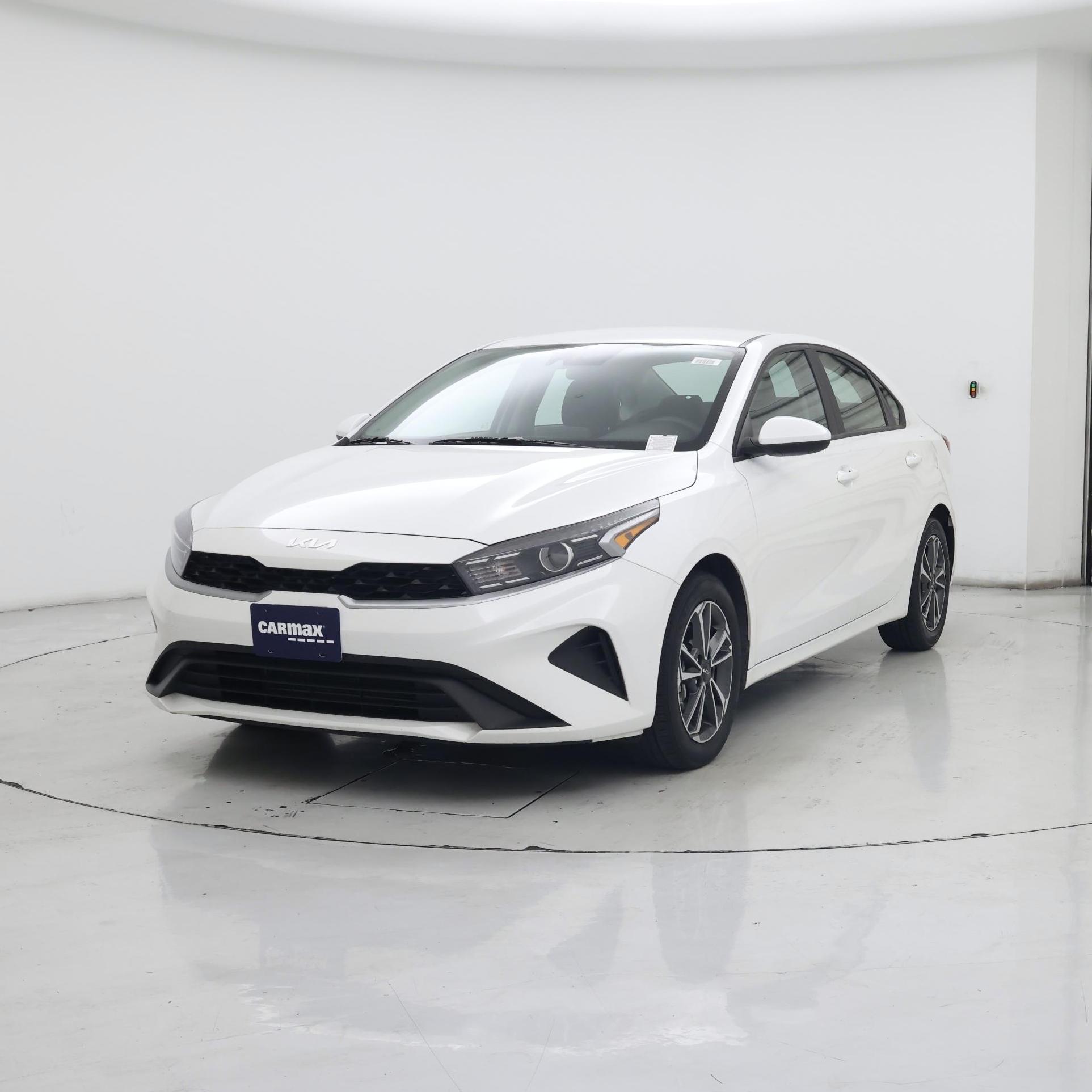 Thumbnail: 2023 Kia Forte - 4