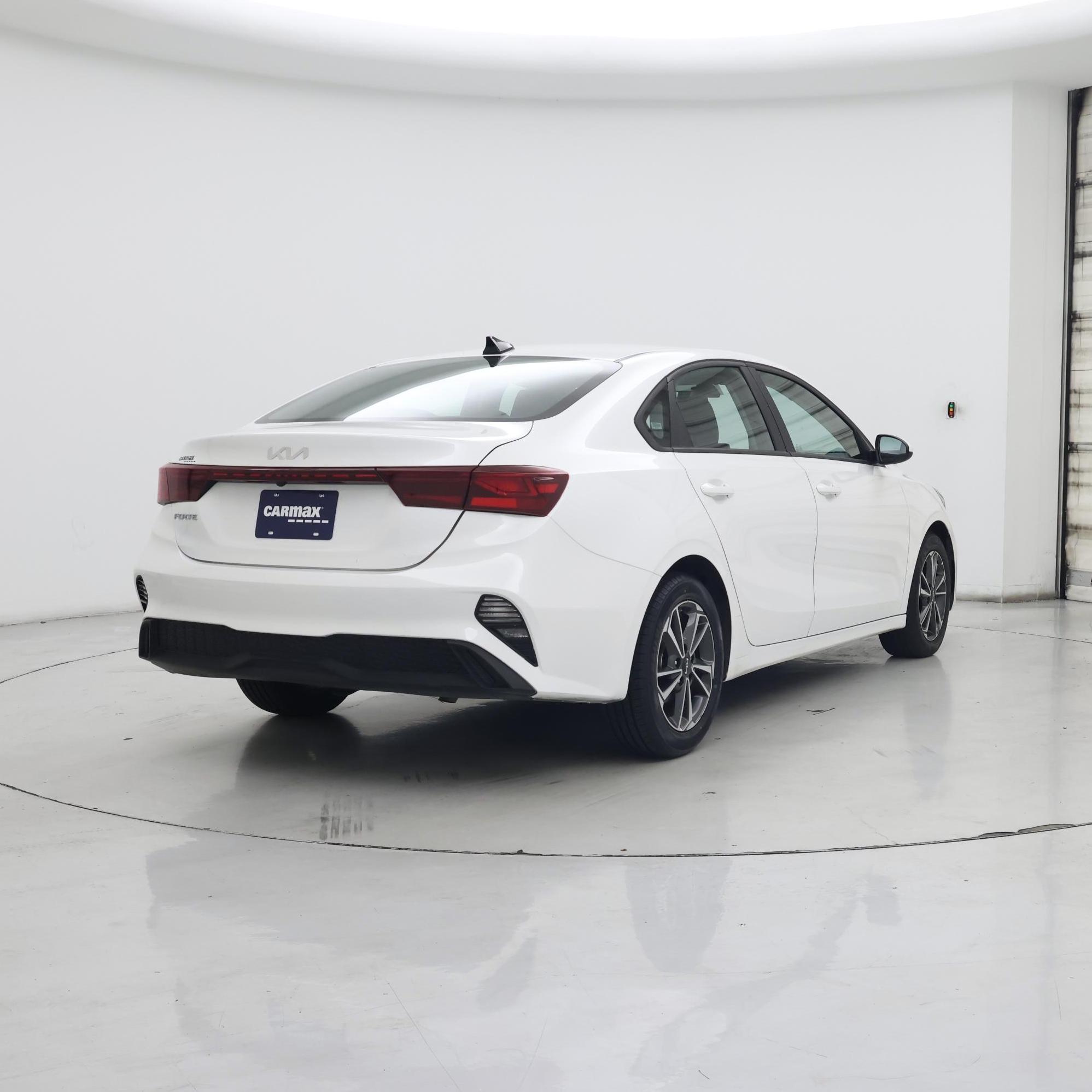 Thumbnail: 2023 Kia Forte - 8