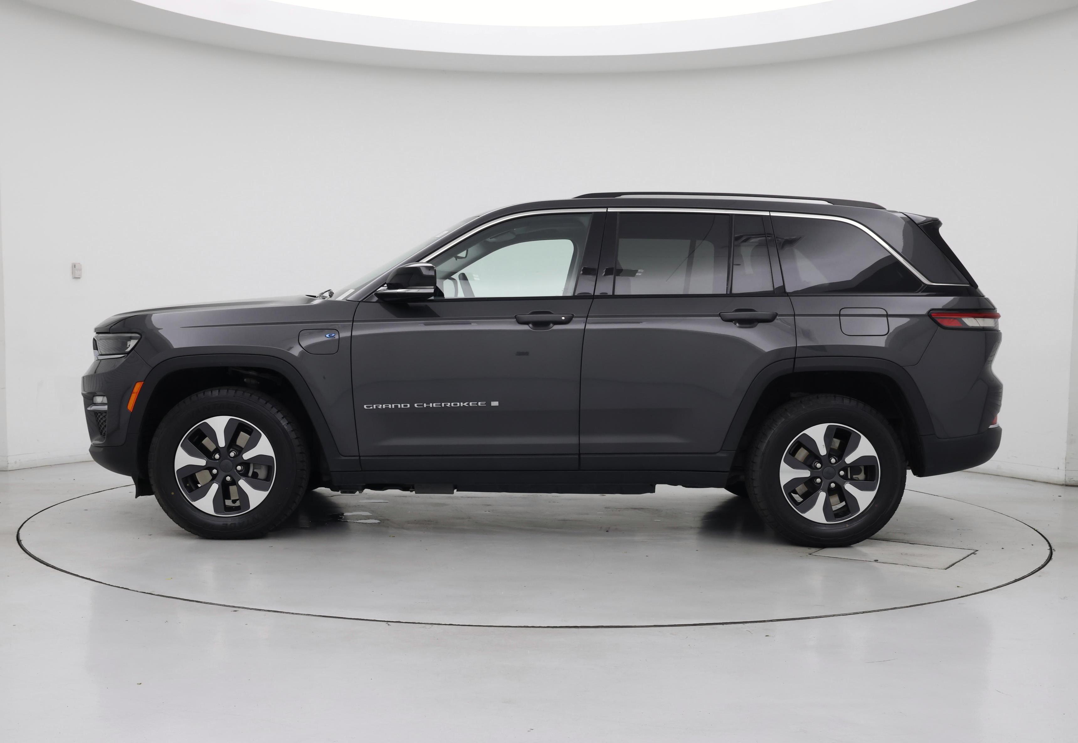 Thumbnail: 2023 Jeep Grand Cherokee - 3