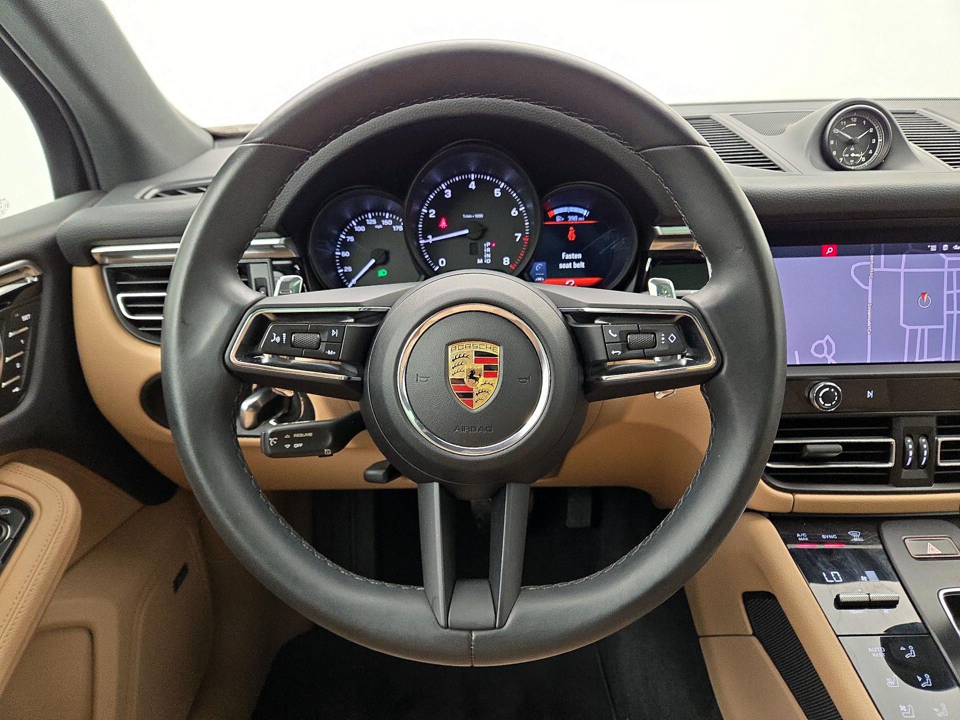 Thumbnail: 2022 Porsche Macan - 10