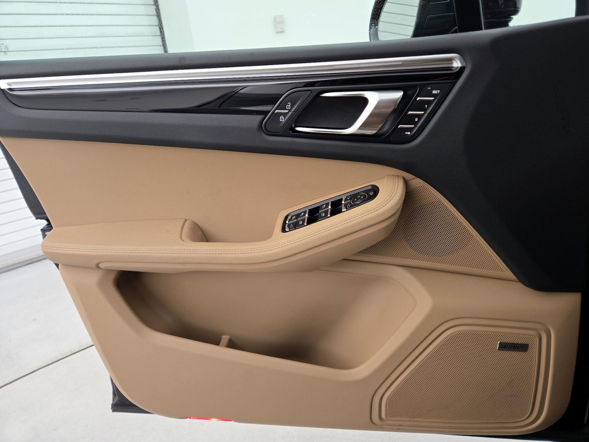 Thumbnail: 2022 Porsche Macan - 12