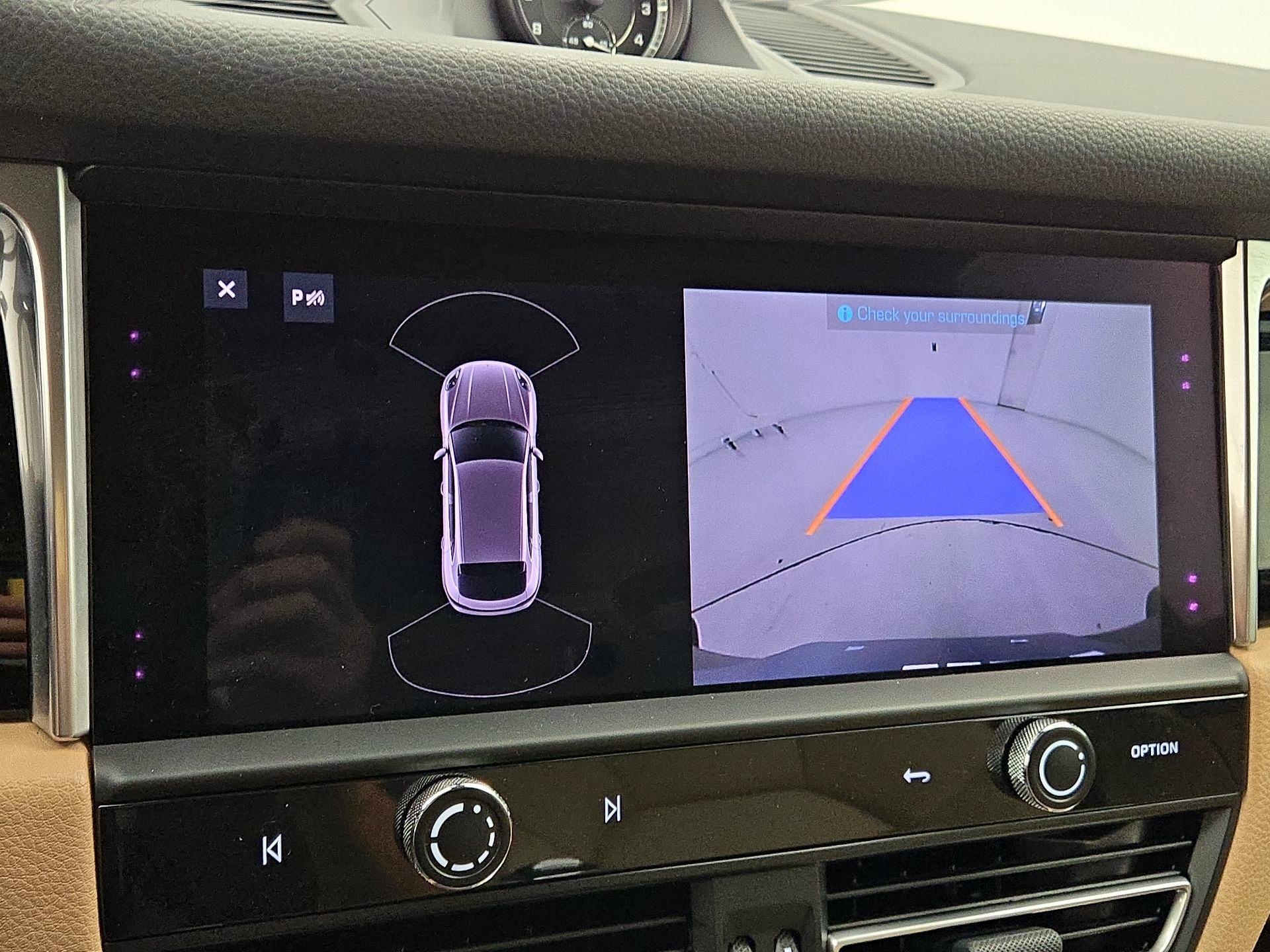 Thumbnail: 2022 Porsche Macan - 15