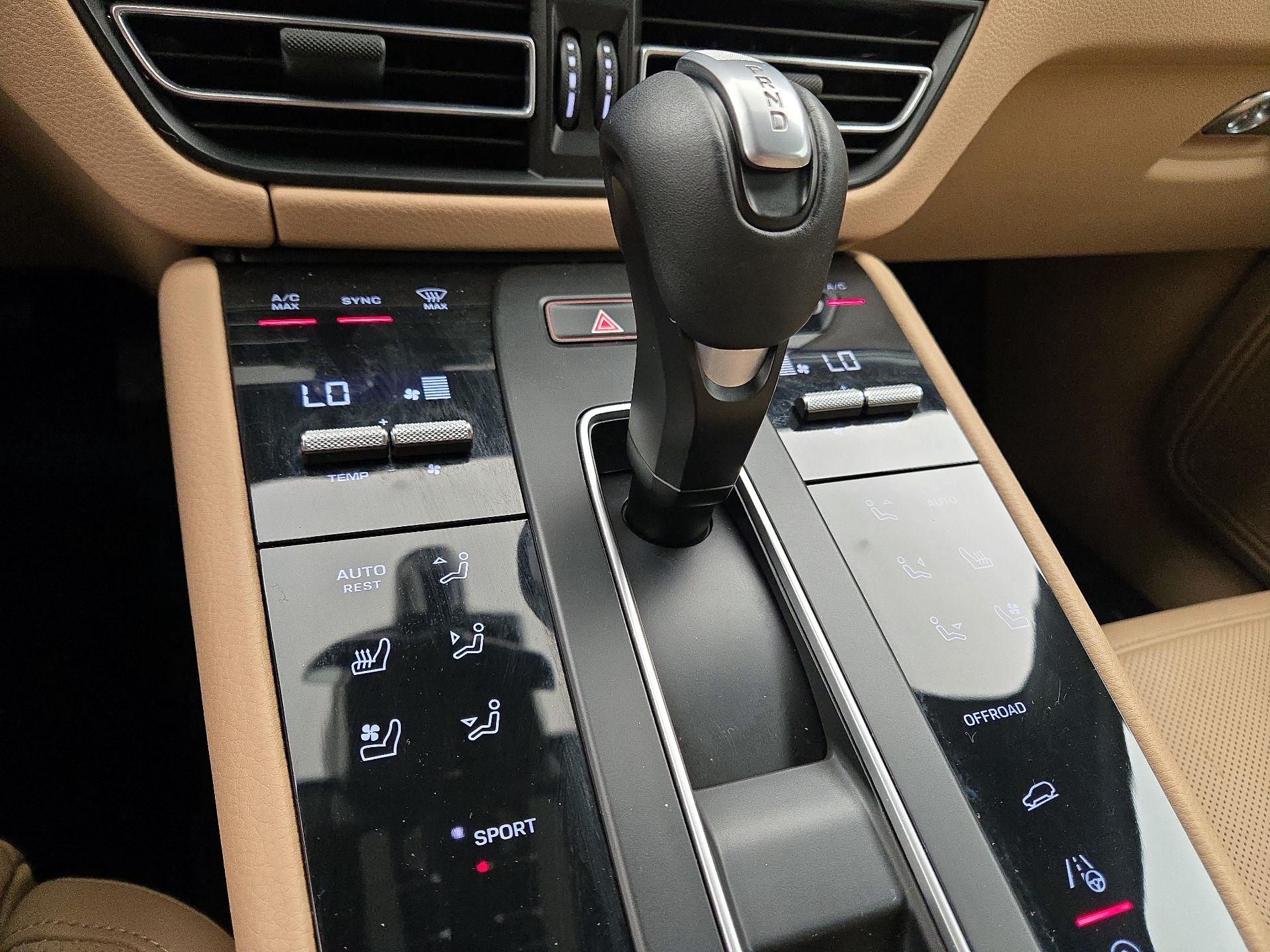 Thumbnail: 2022 Porsche Macan - 17