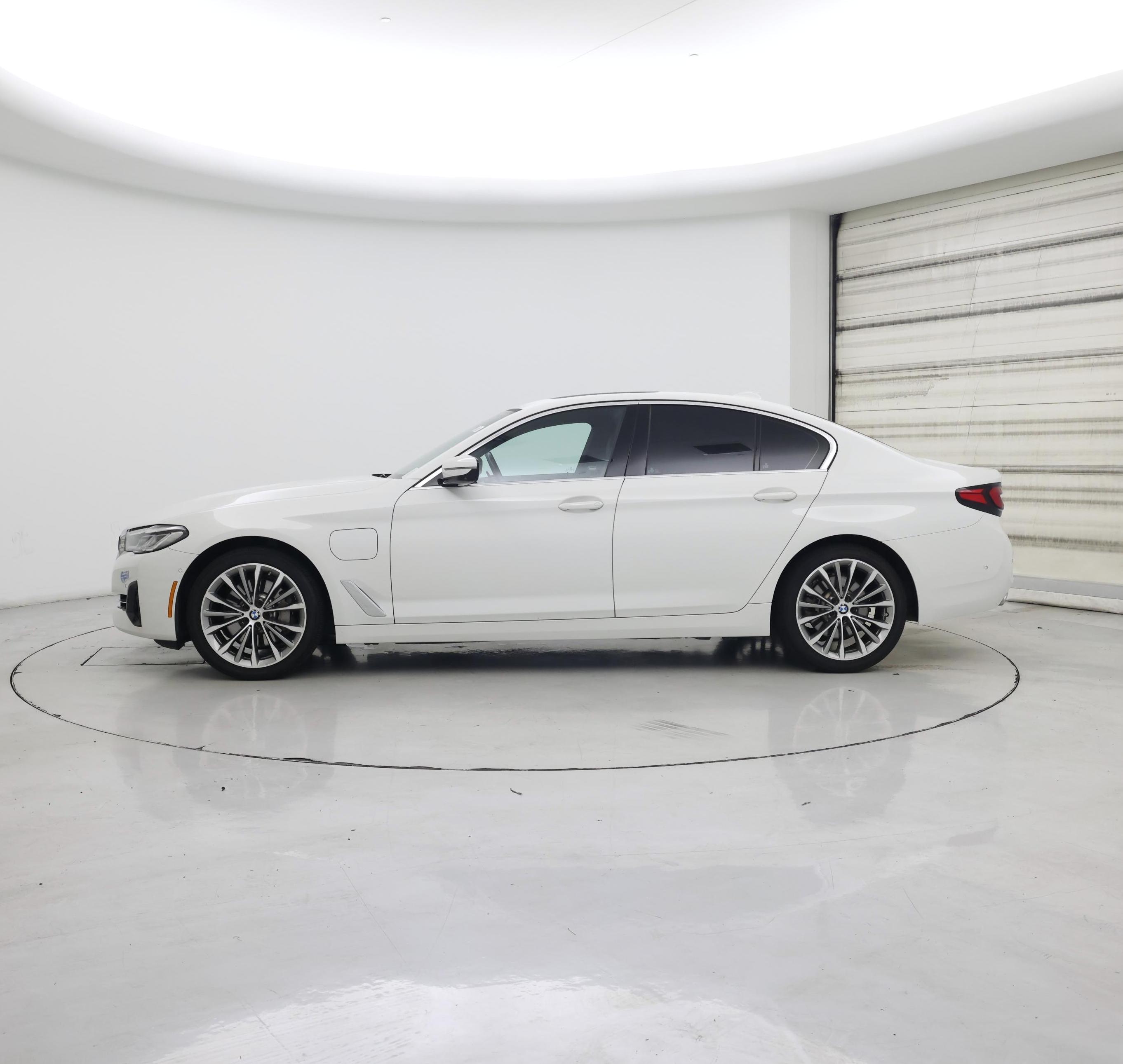 Thumbnail: 2021 BMW 5 Series - 3
