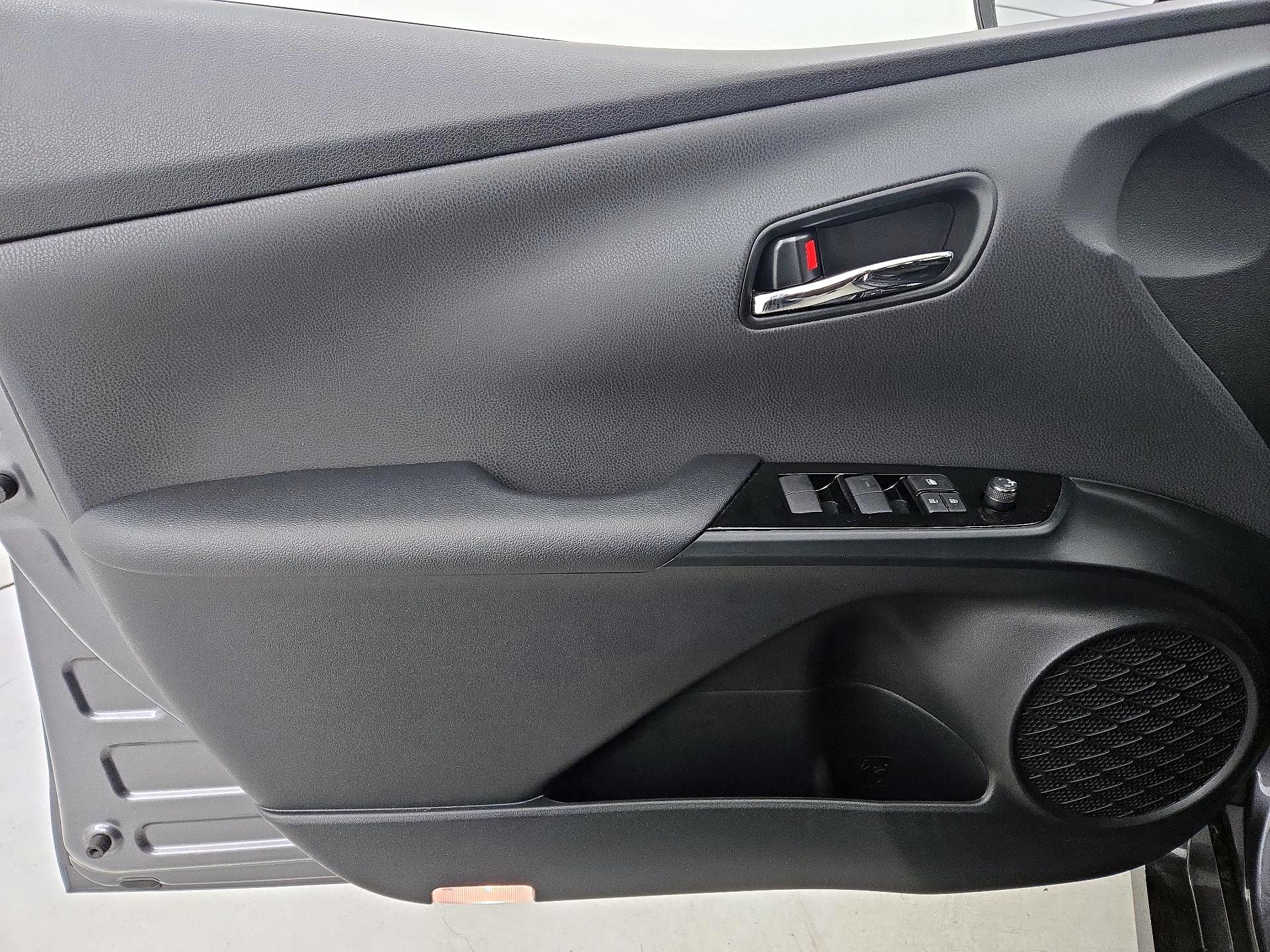 Thumbnail: 2022 Toyota Prius - 12