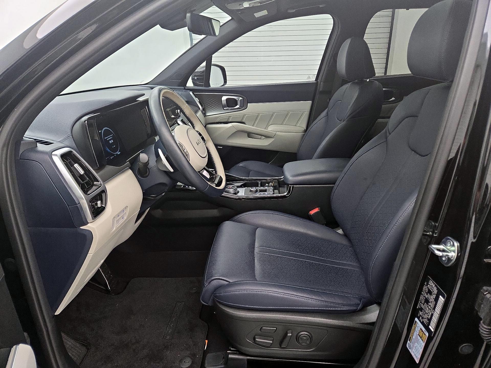 Thumbnail: 2023 Kia Sorento - 11