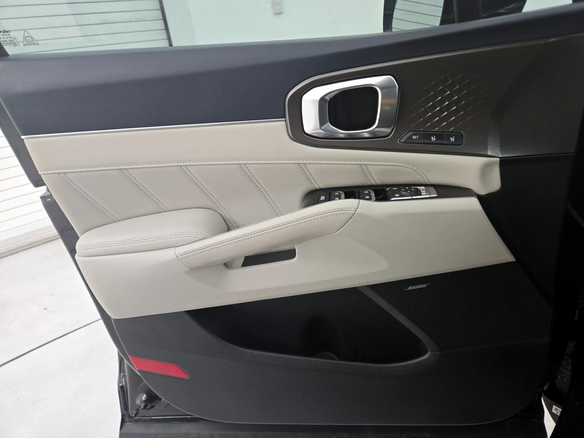 Thumbnail: 2023 Kia Sorento - 12
