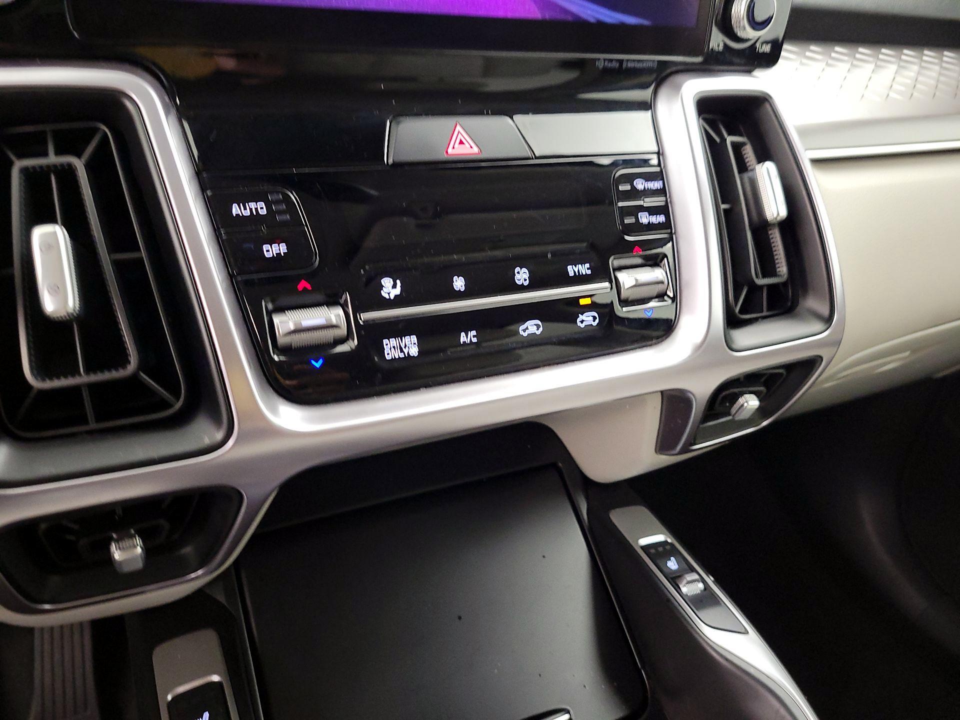 Thumbnail: 2023 Kia Sorento - 16