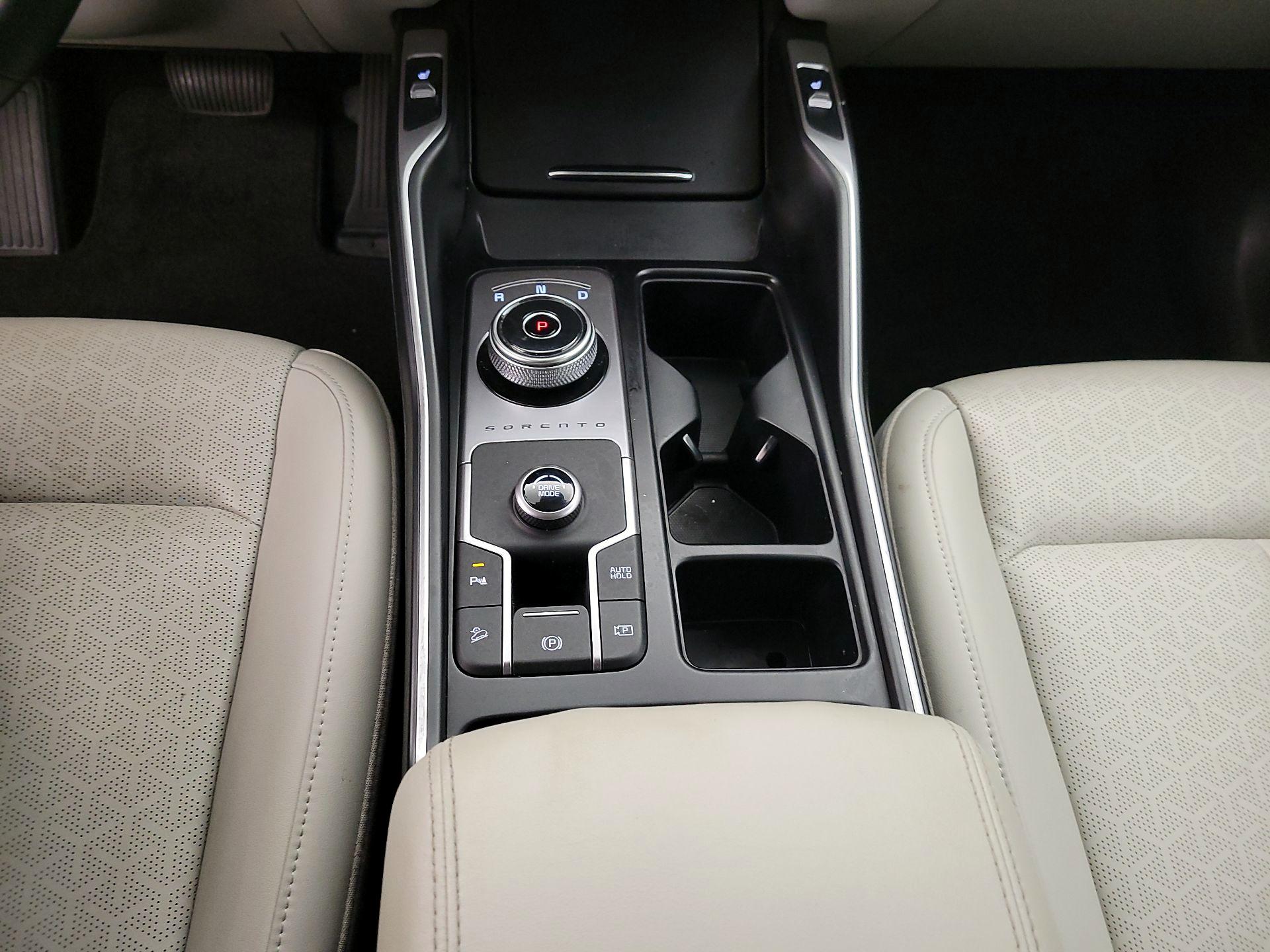 Thumbnail: 2023 Kia Sorento - 17
