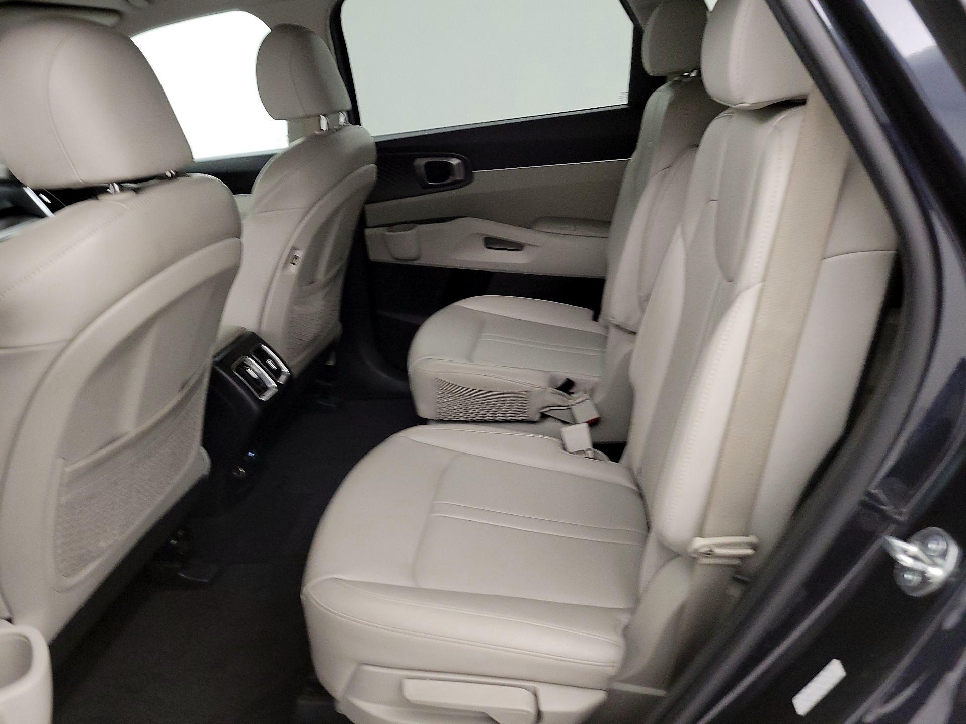 Thumbnail: 2023 Kia Sorento - 19