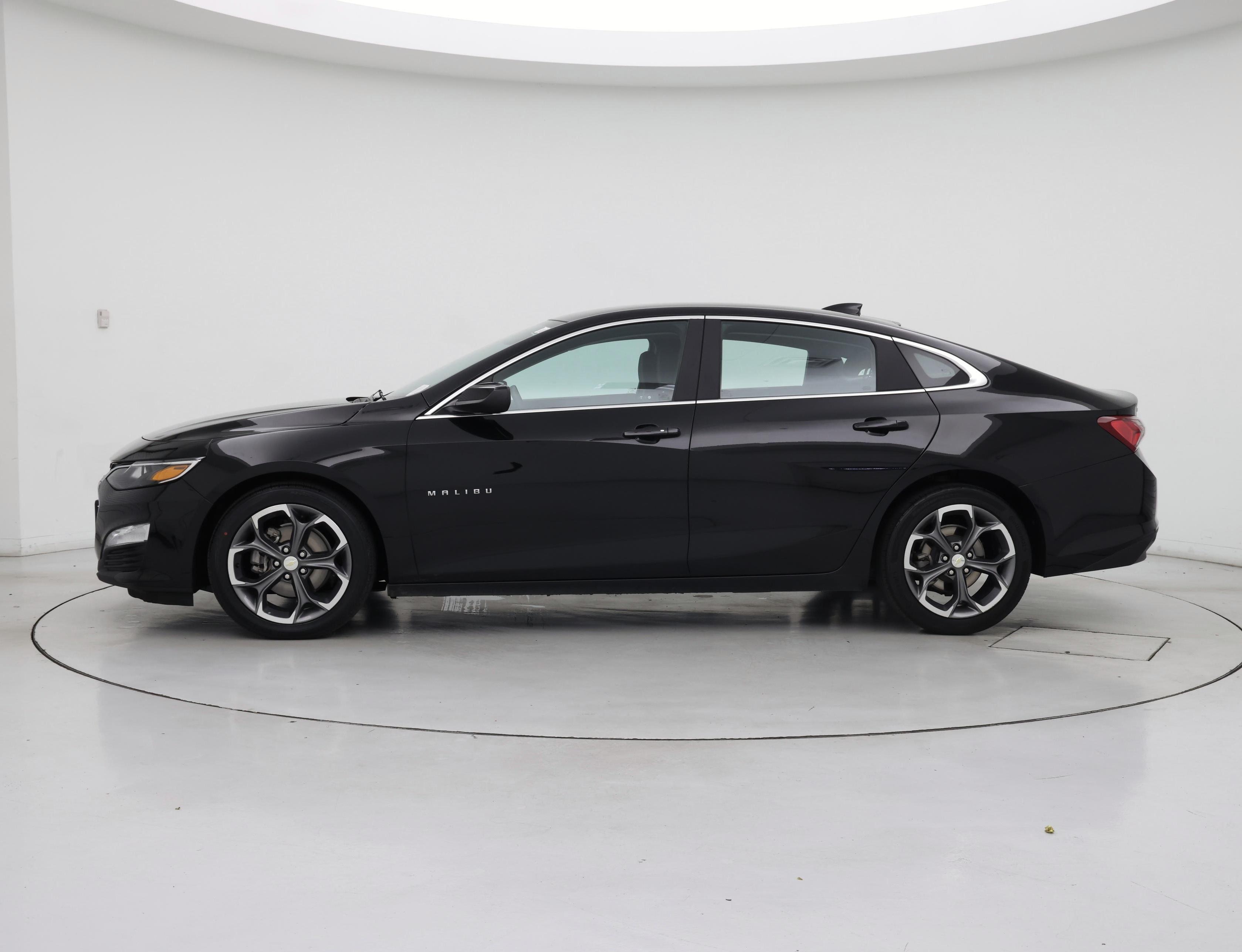 Thumbnail: 2020 Chevrolet Malibu - 3