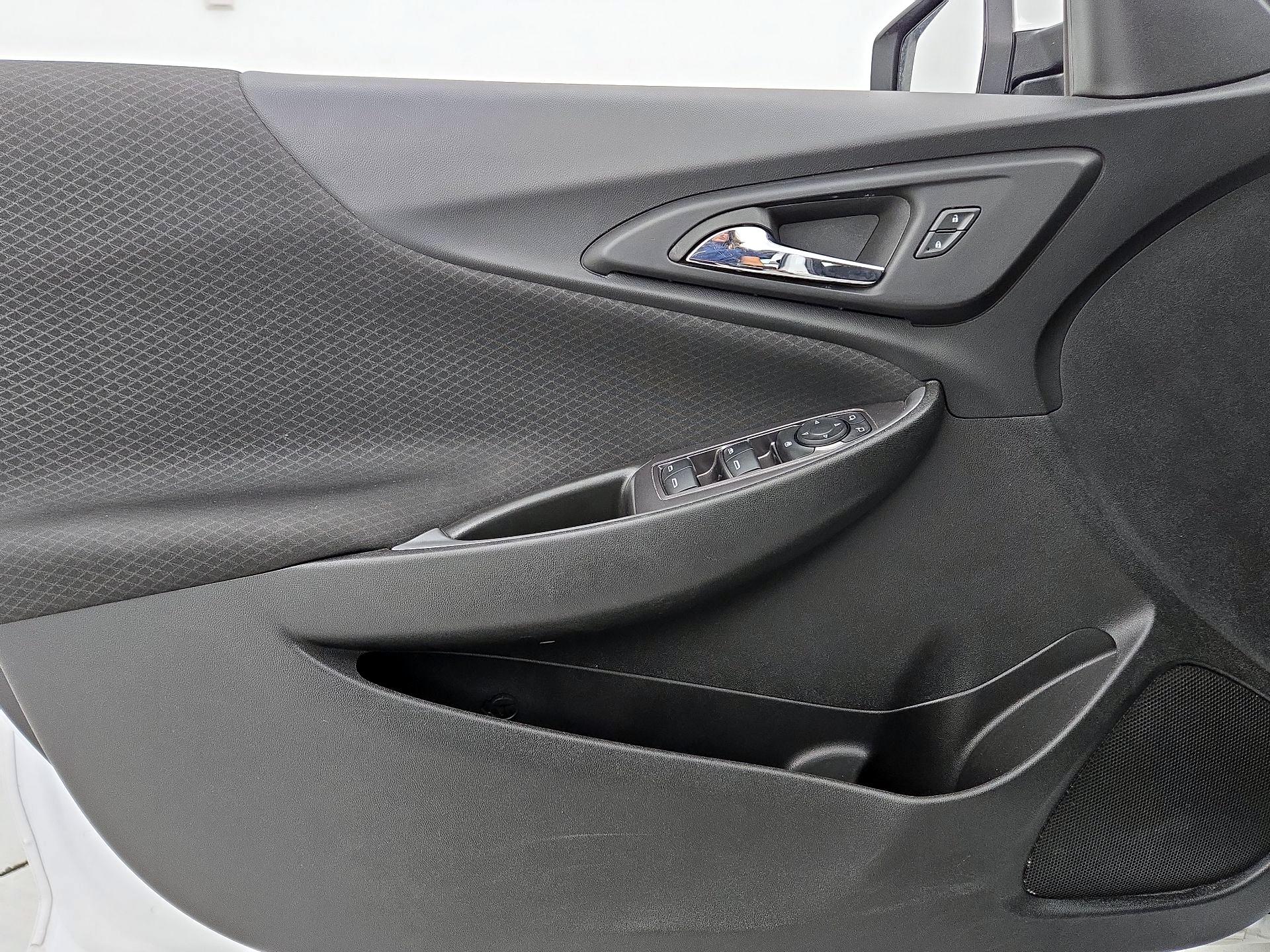 Thumbnail: 2023 Chevrolet Malibu - 12
