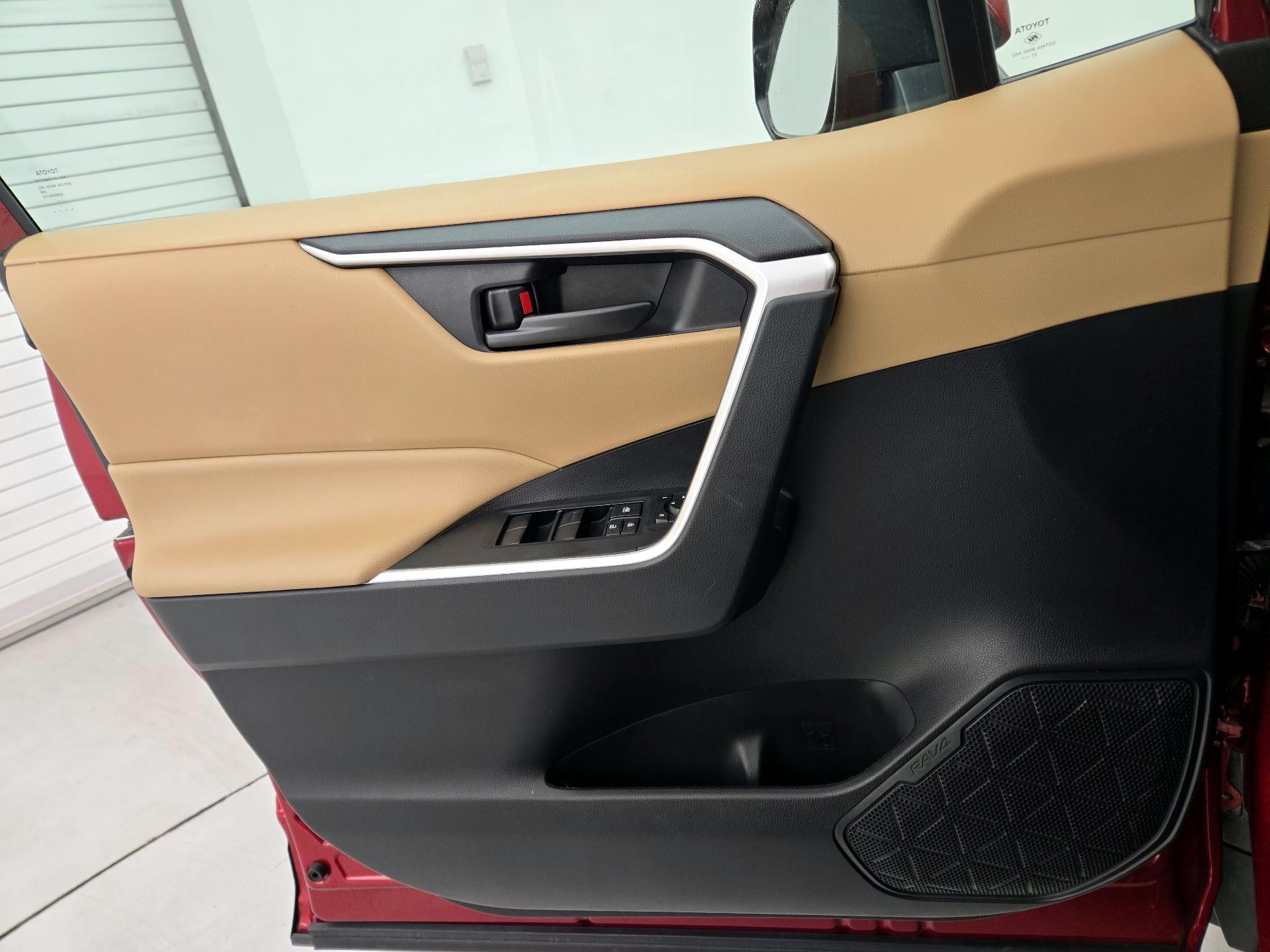 Thumbnail: 2022 Toyota RAV4 - 12