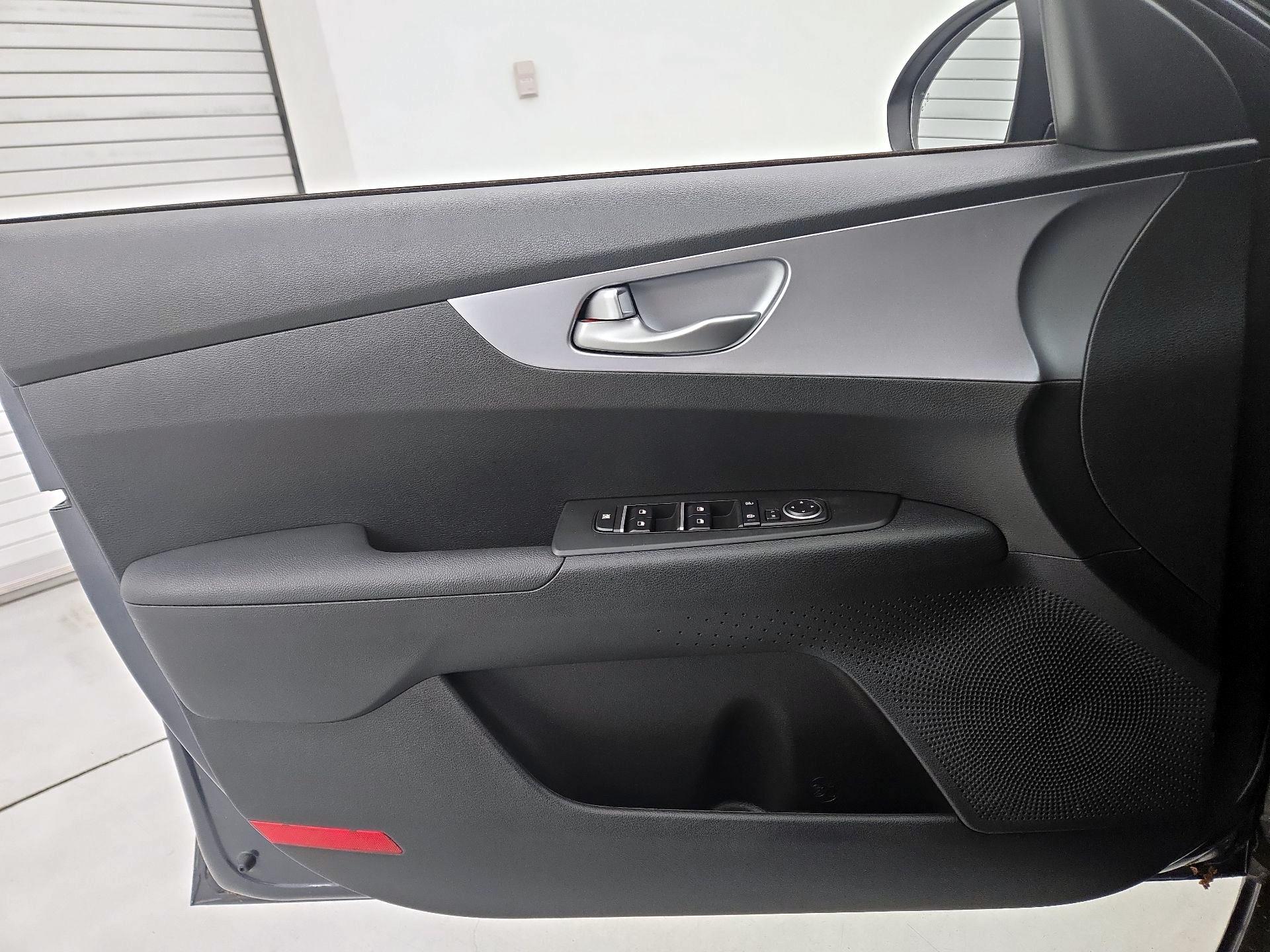 Thumbnail: 2022 Kia Forte - 12