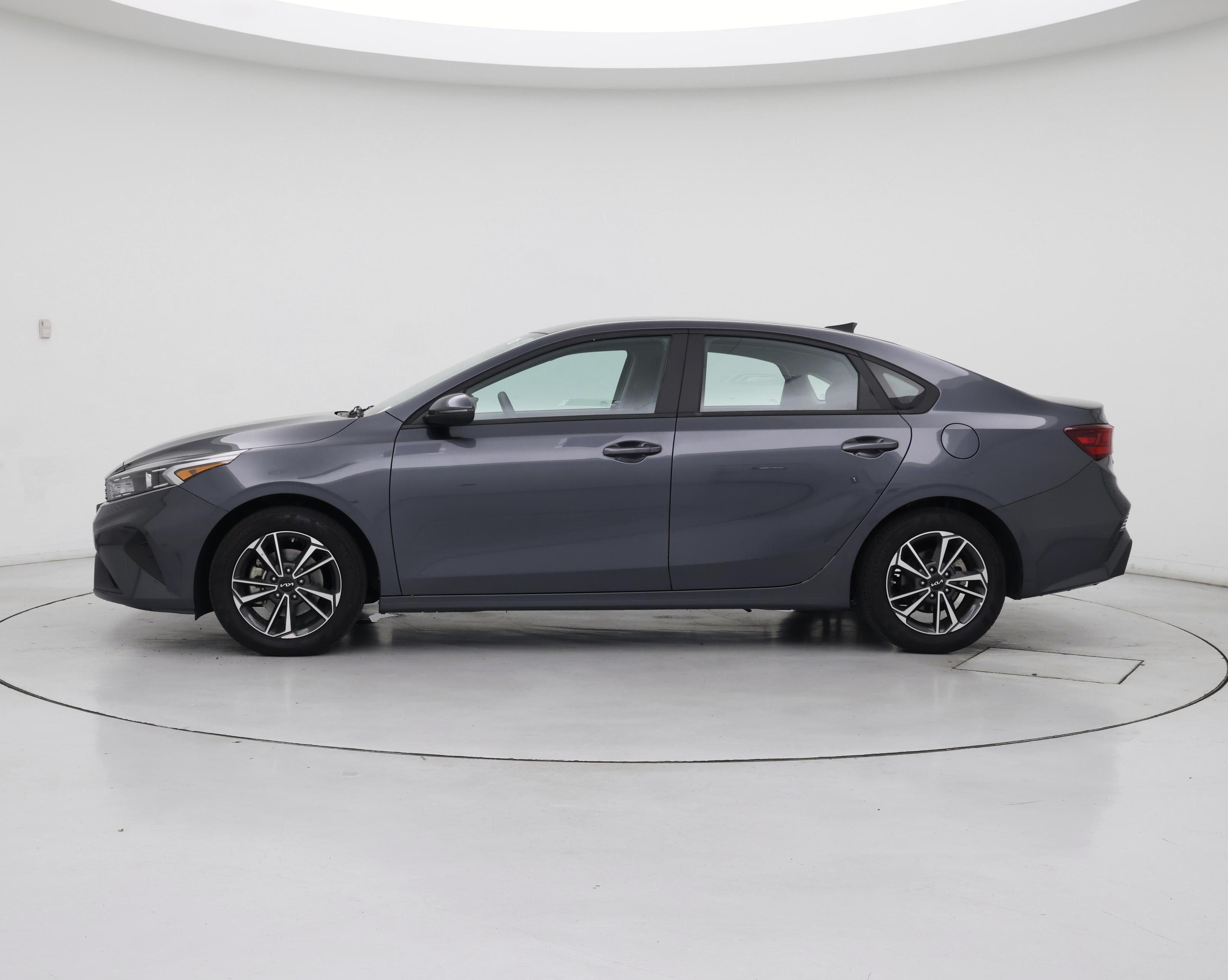 Thumbnail: 2022 Kia Forte - 3