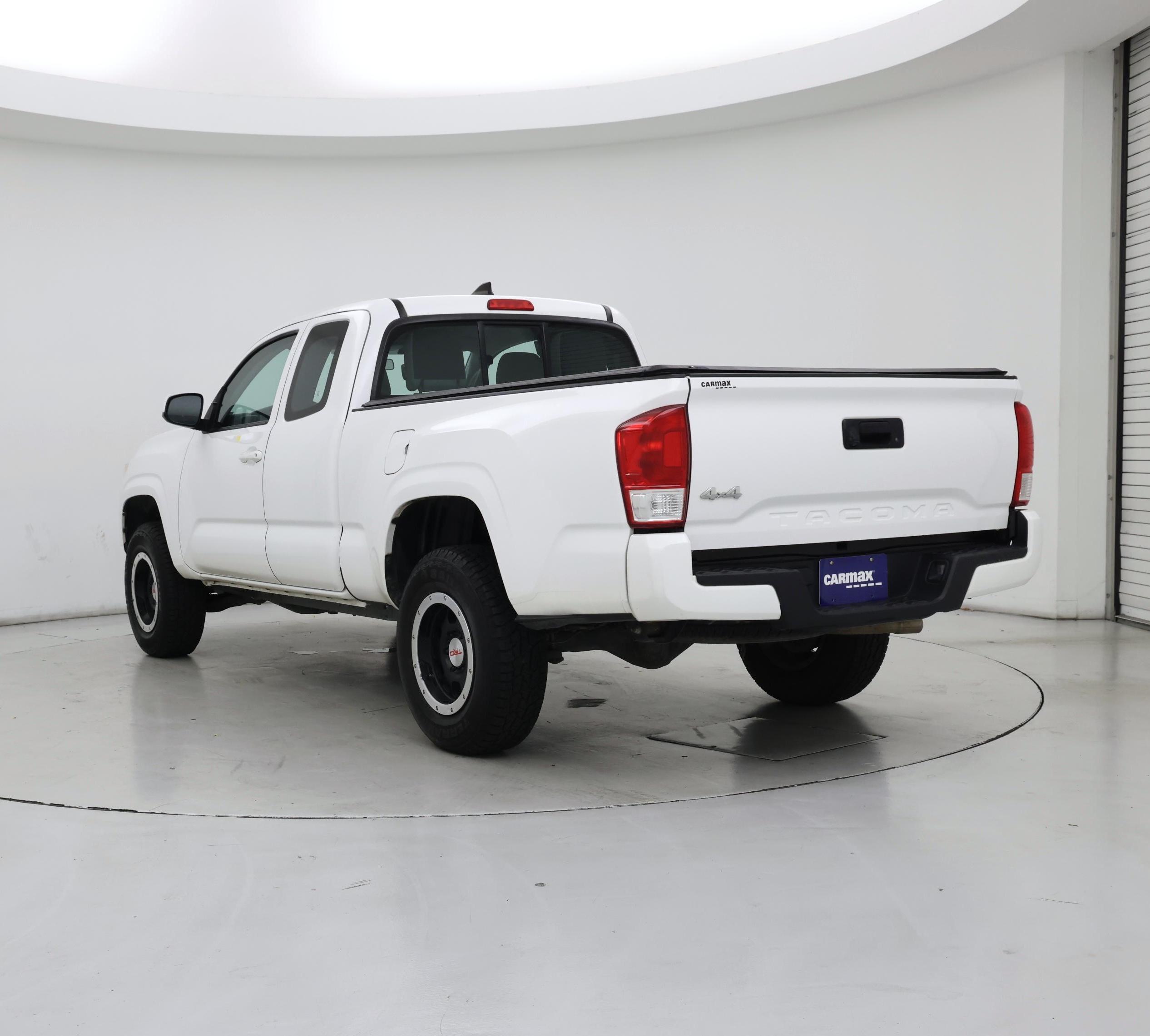 Thumbnail: 2017 Toyota Tacoma - 2