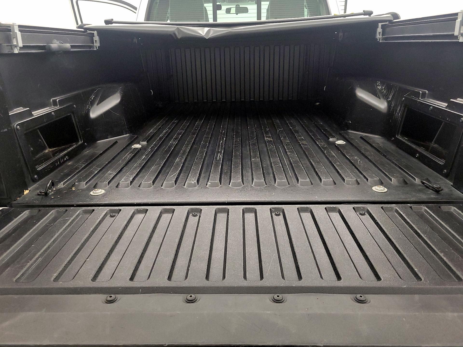 Thumbnail: 2017 Toyota Tacoma - 20