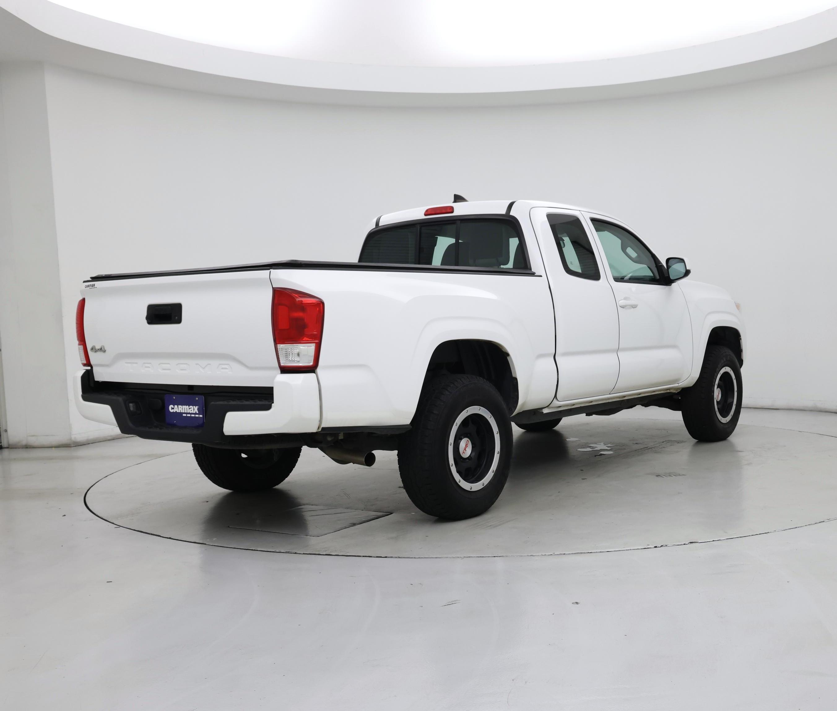 Thumbnail: 2017 Toyota Tacoma - 8