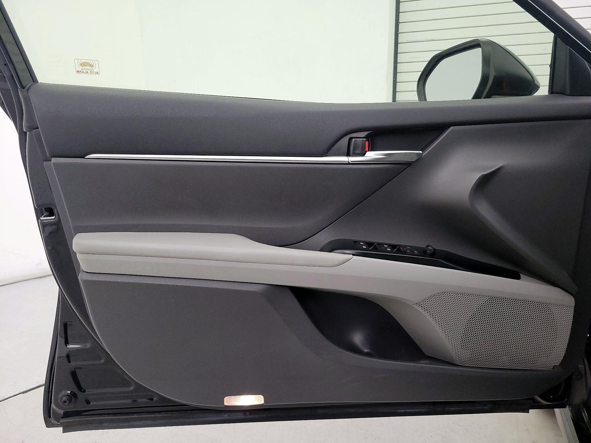 Thumbnail: 2018 Toyota Camry - 12