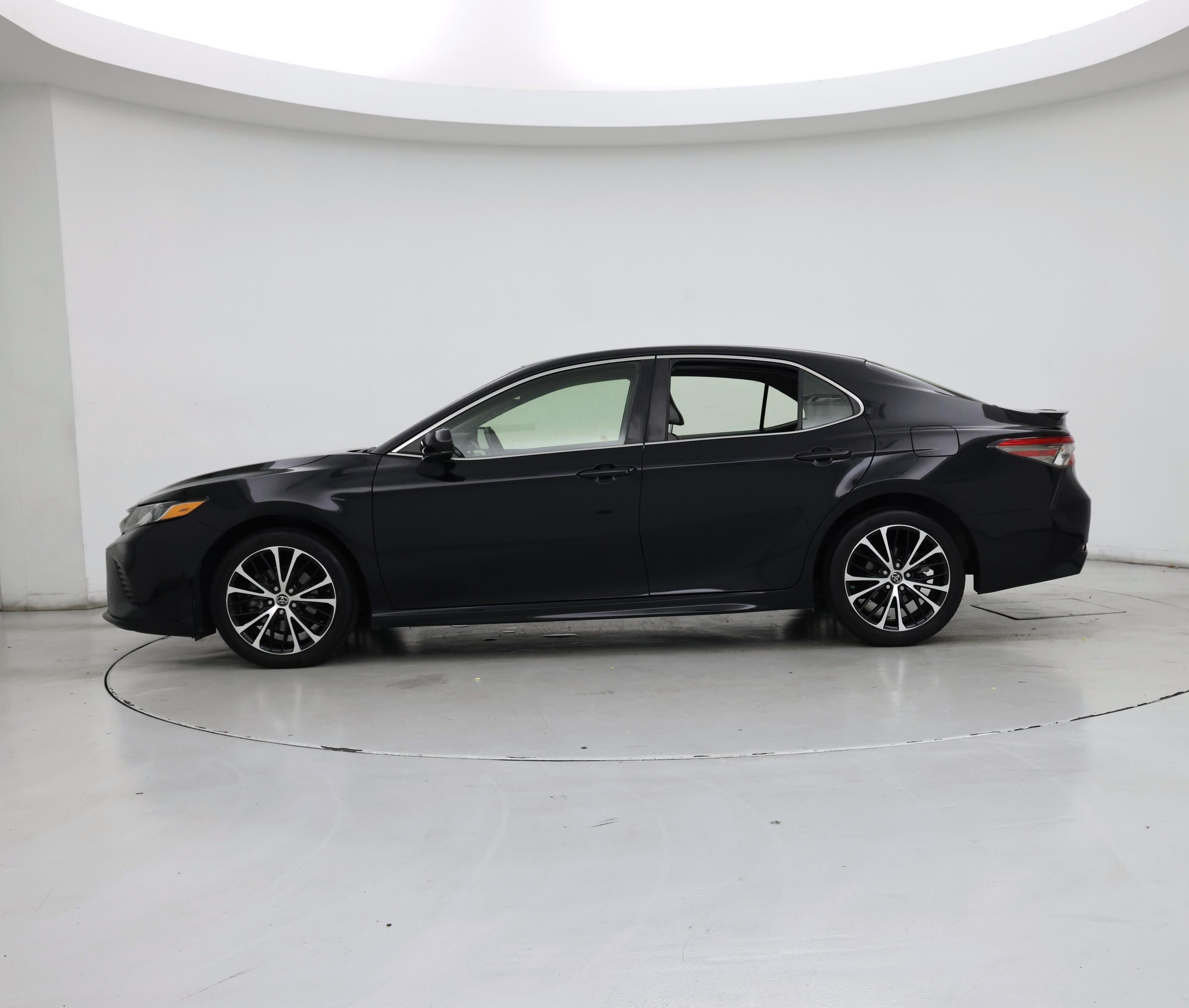 Thumbnail: 2018 Toyota Camry - 3