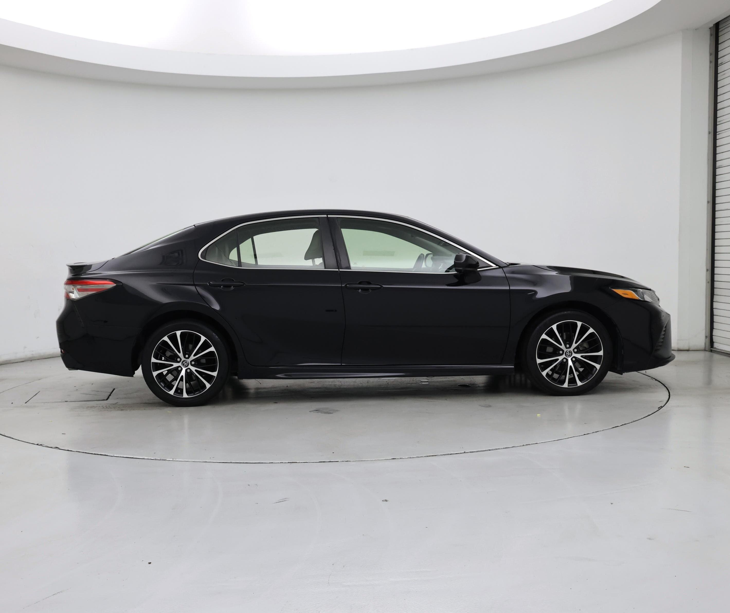 Thumbnail: 2018 Toyota Camry - 7