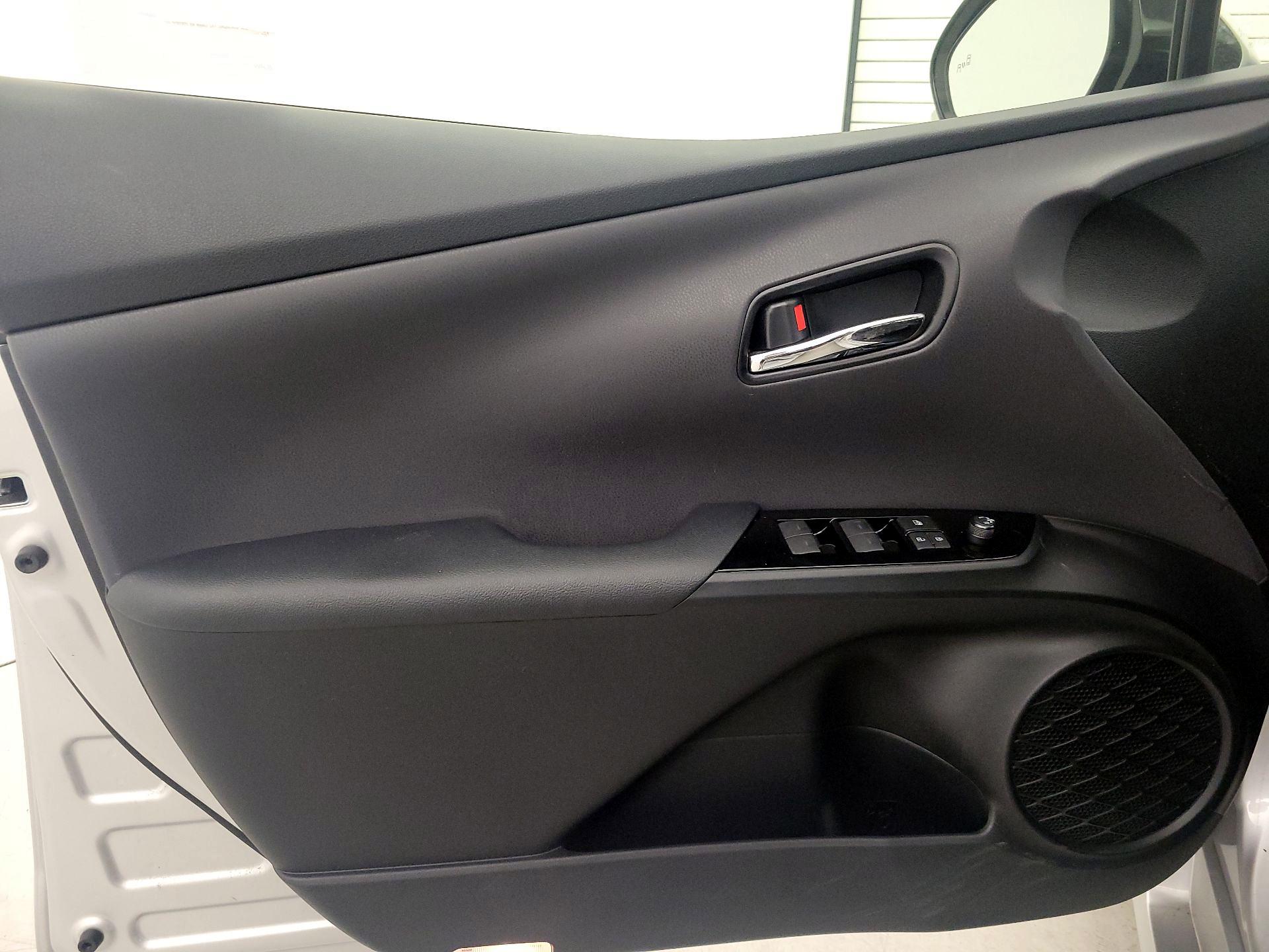 Thumbnail: 2019 Toyota Prius - 12