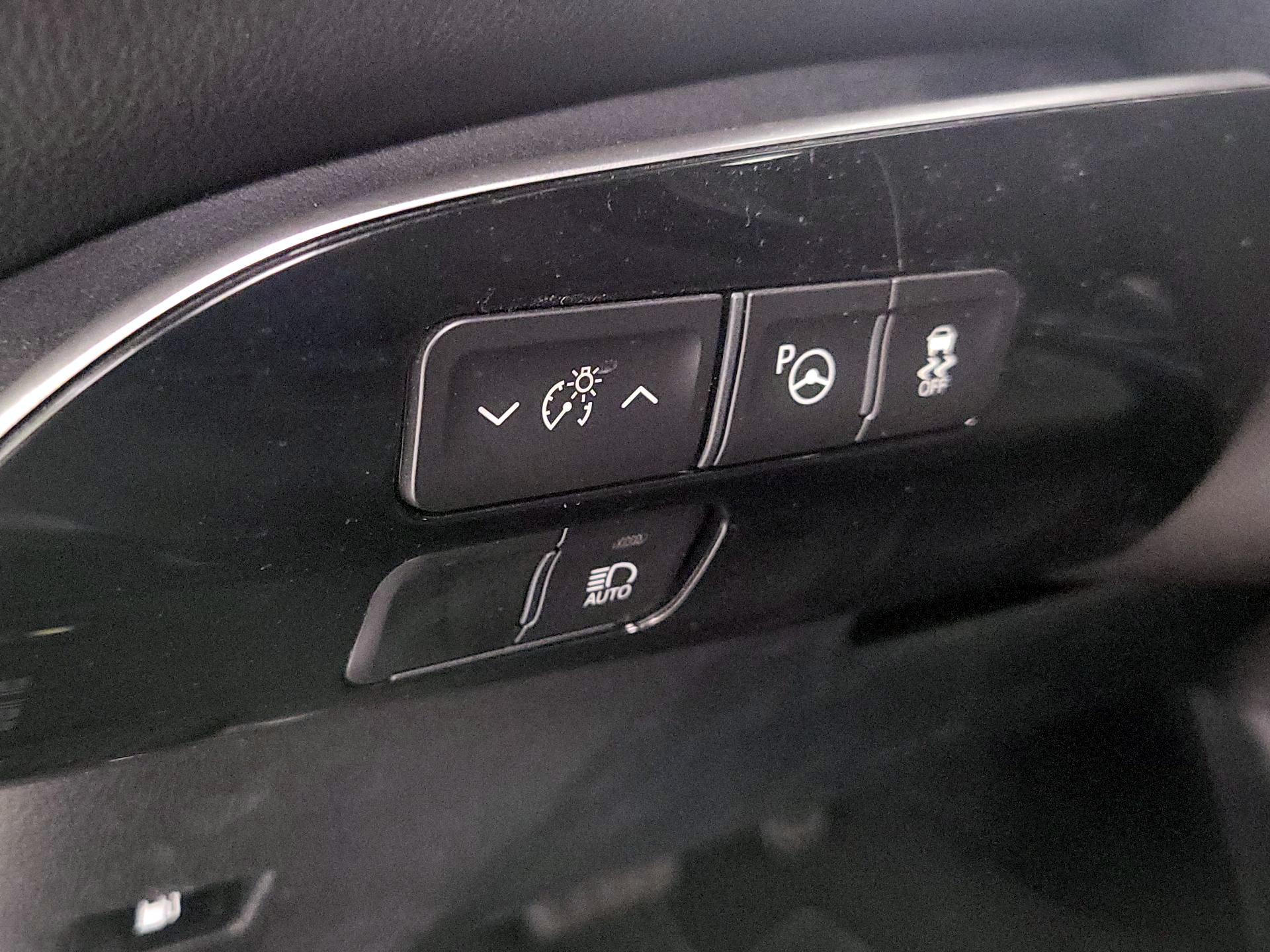 Thumbnail: 2019 Toyota Prius - 13