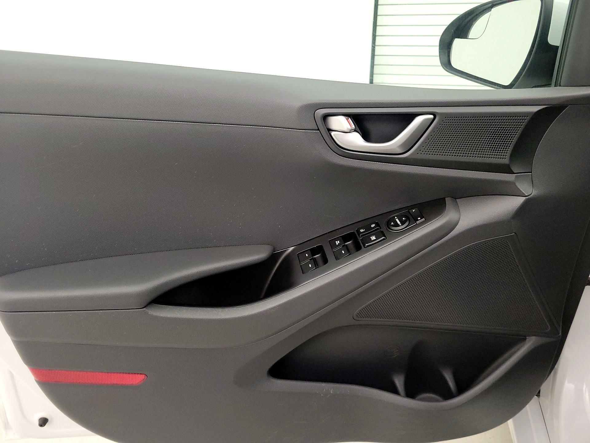 Thumbnail: 2018 Hyundai Ioniq - 12