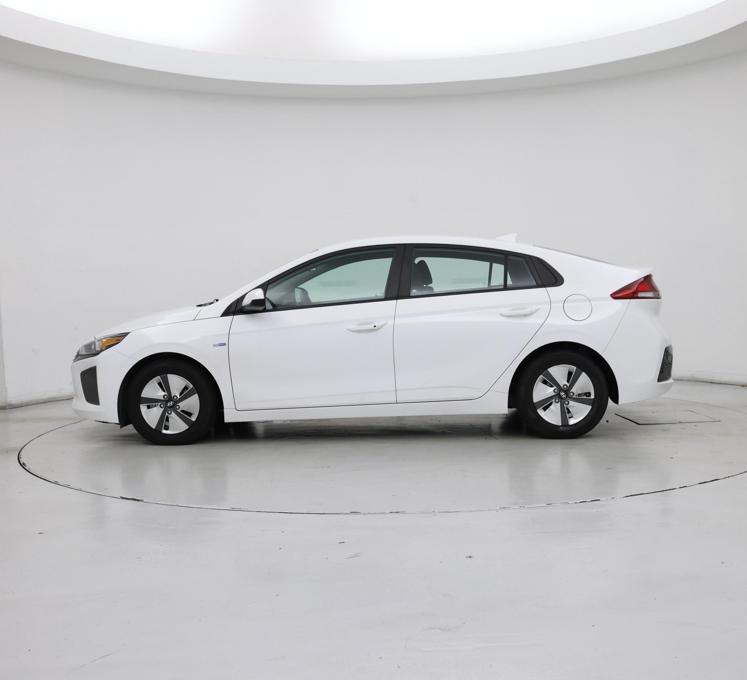 Thumbnail: 2018 Hyundai Ioniq - 3