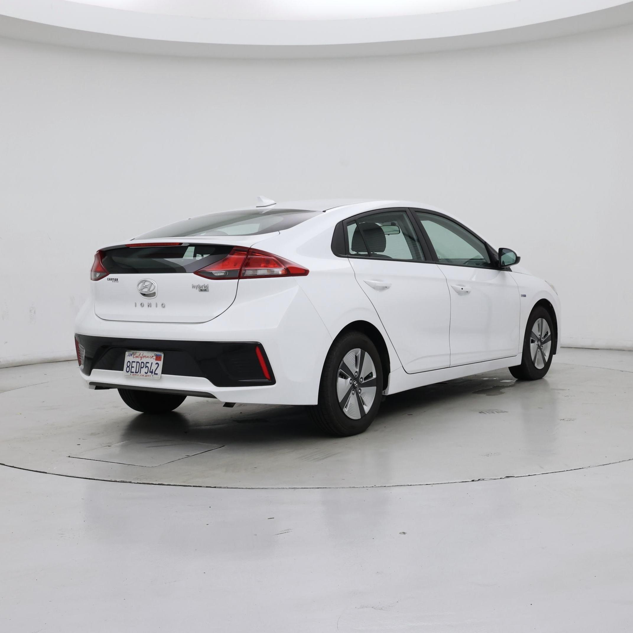 Thumbnail: 2018 Hyundai Ioniq - 8