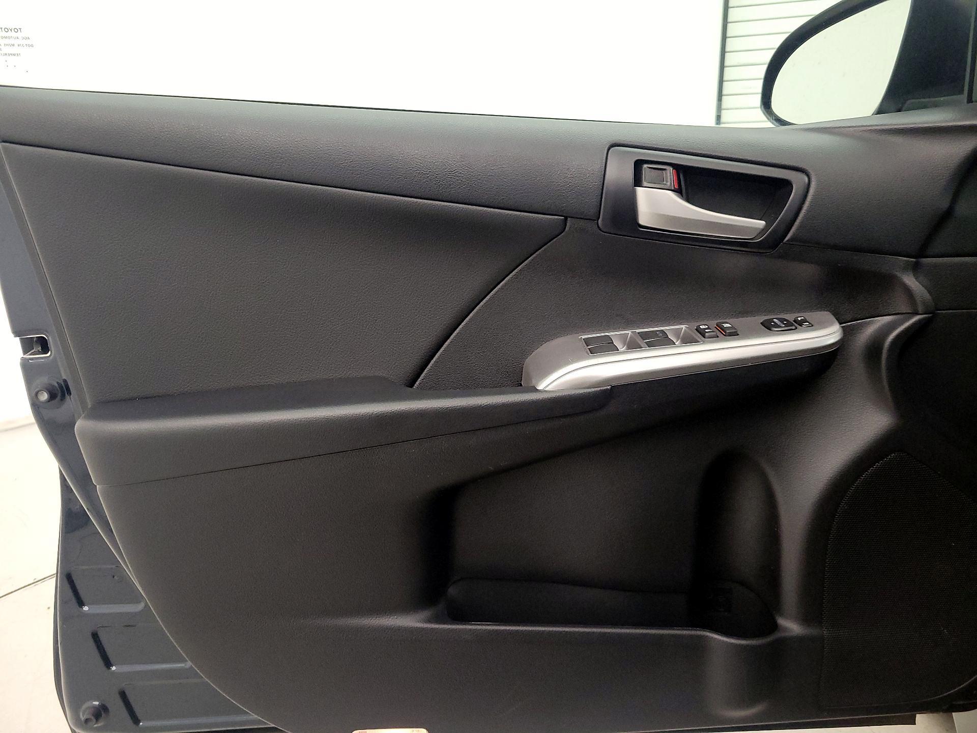Thumbnail: 2014 Toyota Camry - 12