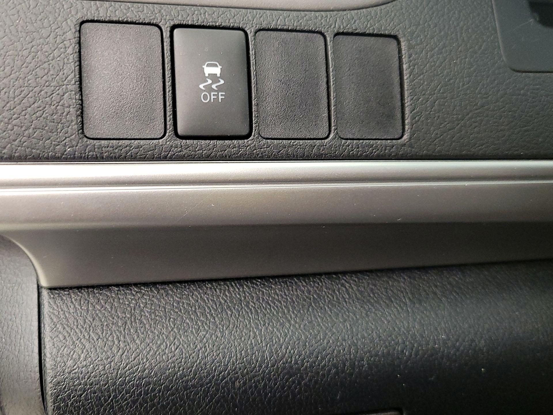 Thumbnail: 2014 Toyota Camry - 13
