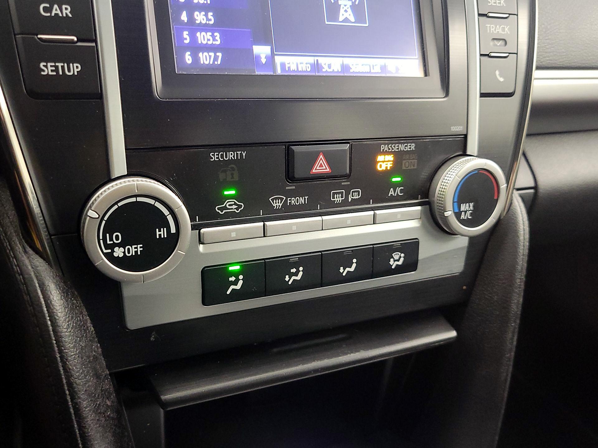 Thumbnail: 2014 Toyota Camry - 16