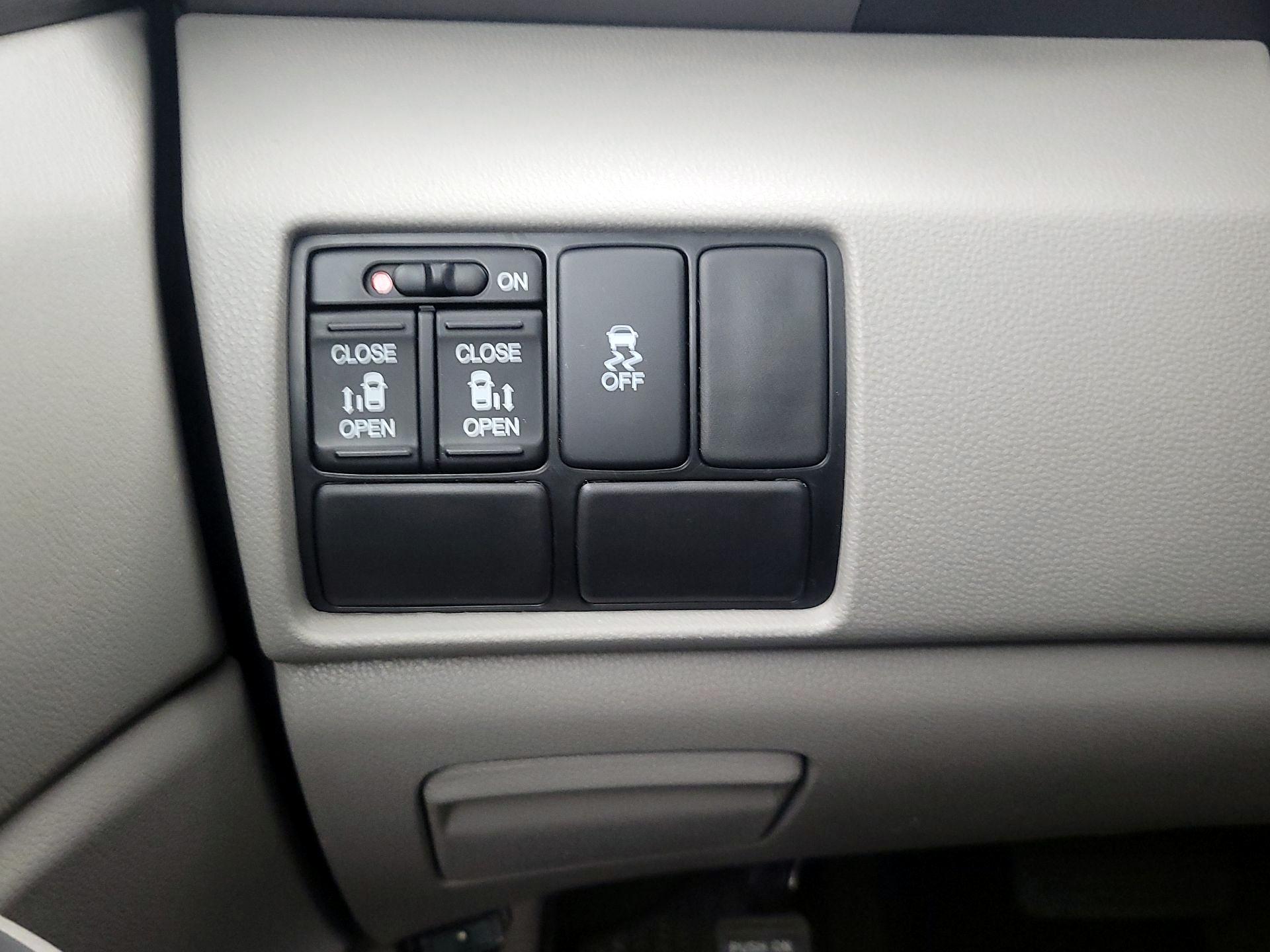 Thumbnail: 2016 Honda Odyssey - 13
