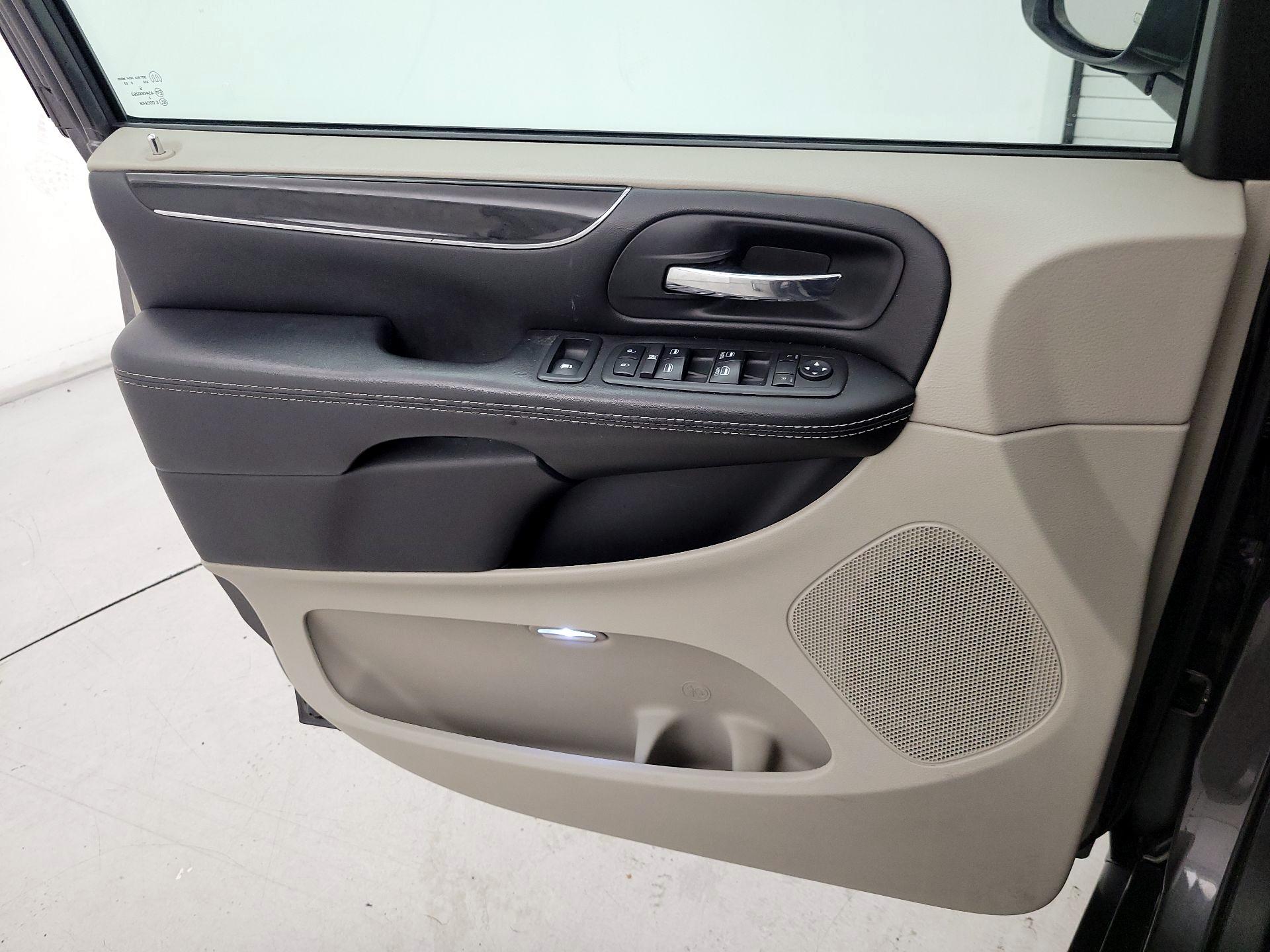 Thumbnail: 2018 Dodge Grand Caravan - 12