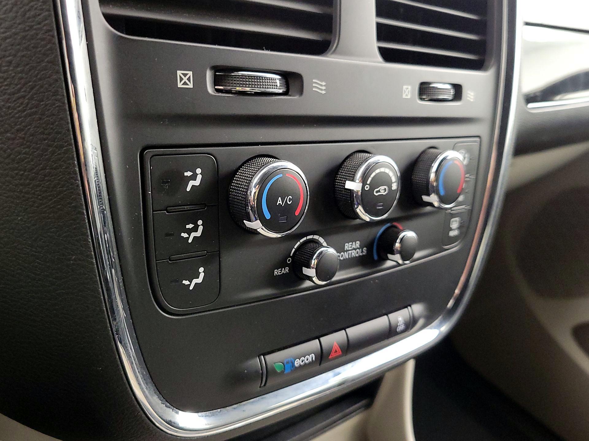 Thumbnail: 2018 Dodge Grand Caravan - 16