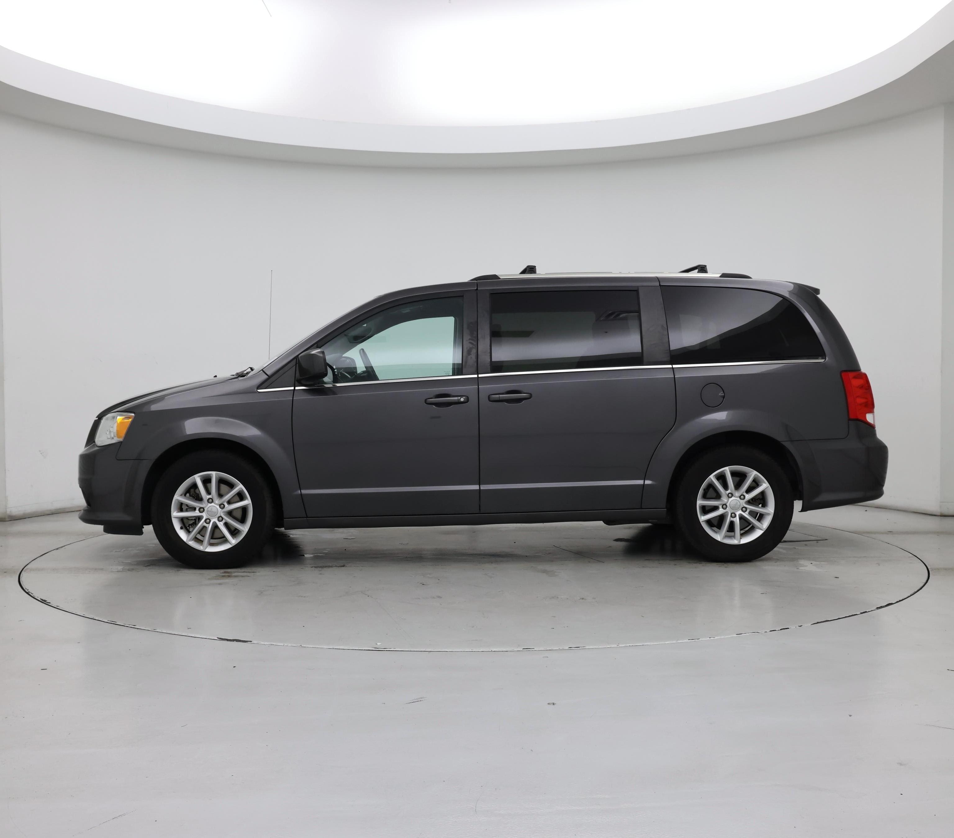 Thumbnail: 2018 Dodge Grand Caravan - 3