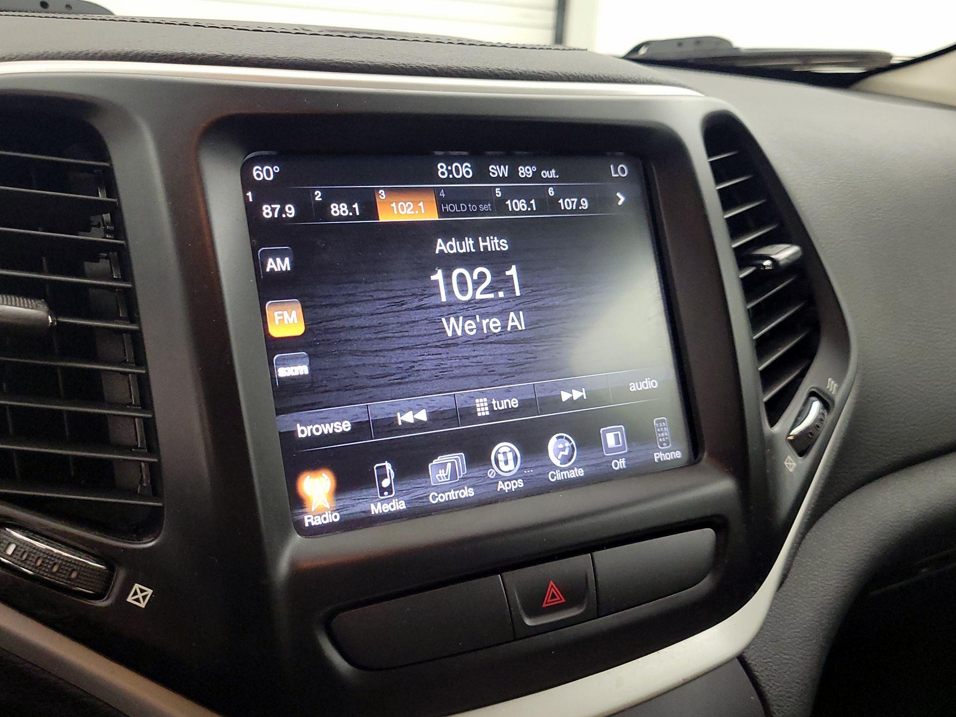 Thumbnail: 2016 Jeep Cherokee - 15