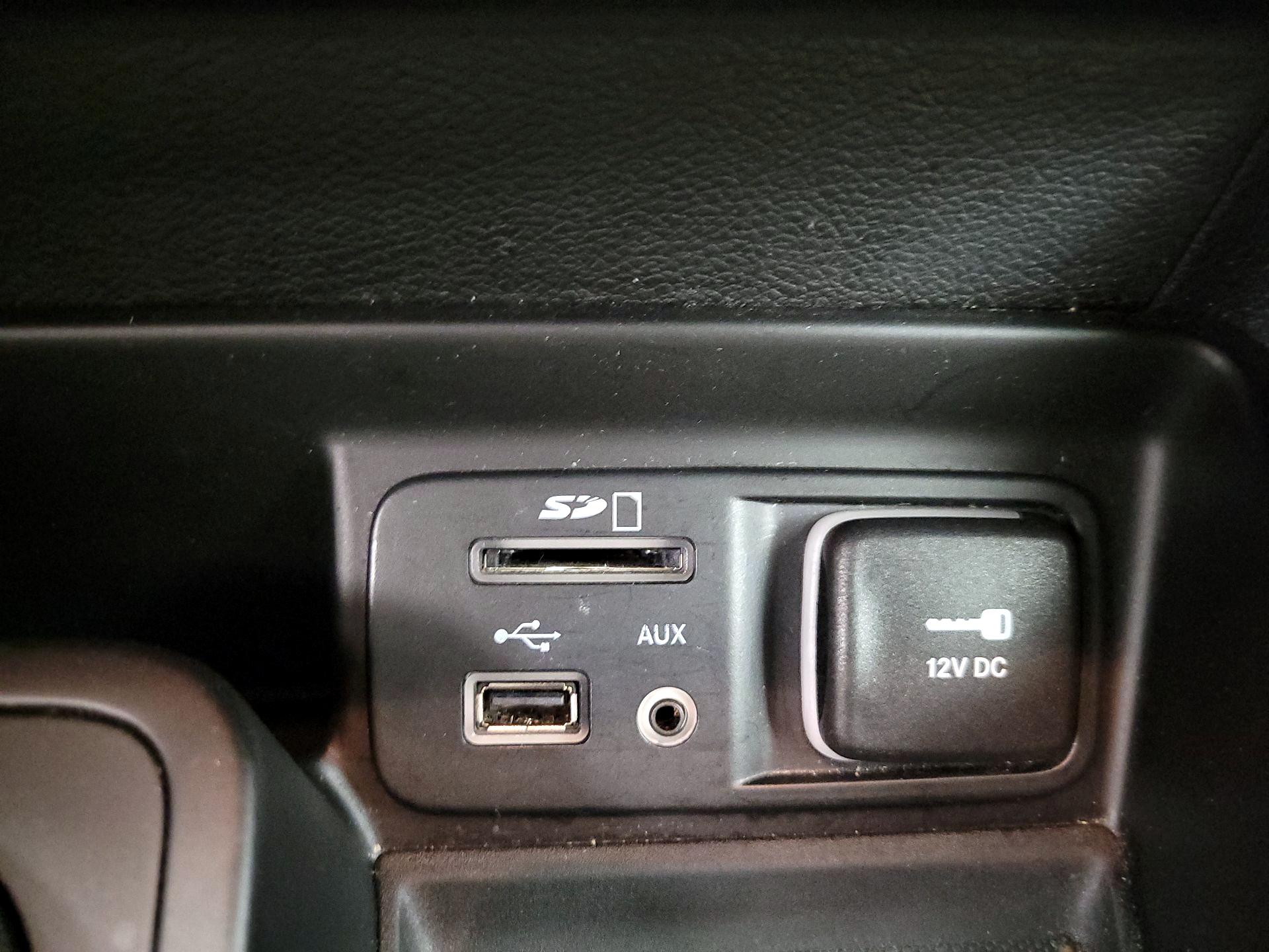 Thumbnail: 2016 Jeep Cherokee - 18