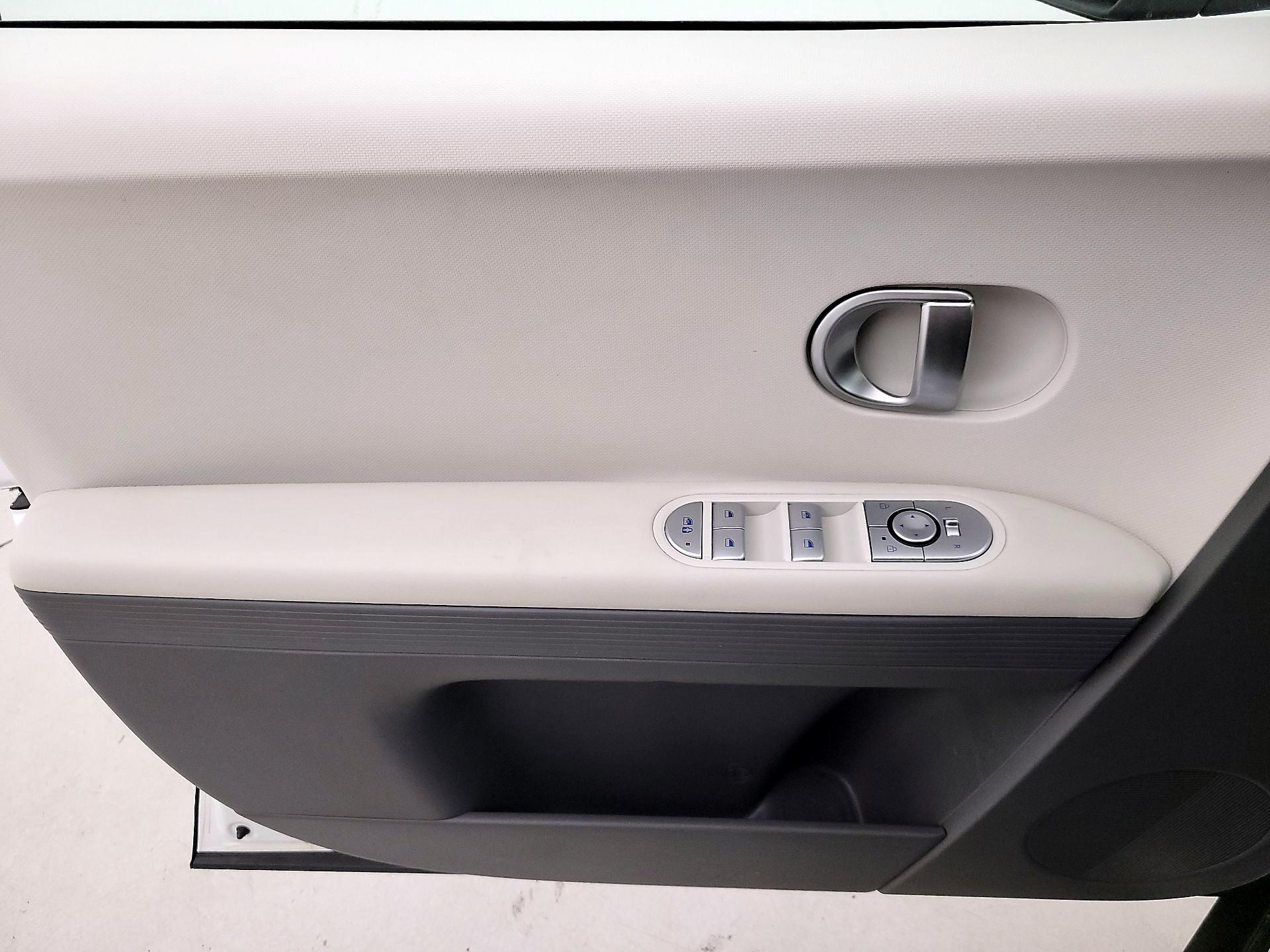 Thumbnail: 2022 Hyundai Ioniq 5 - 12