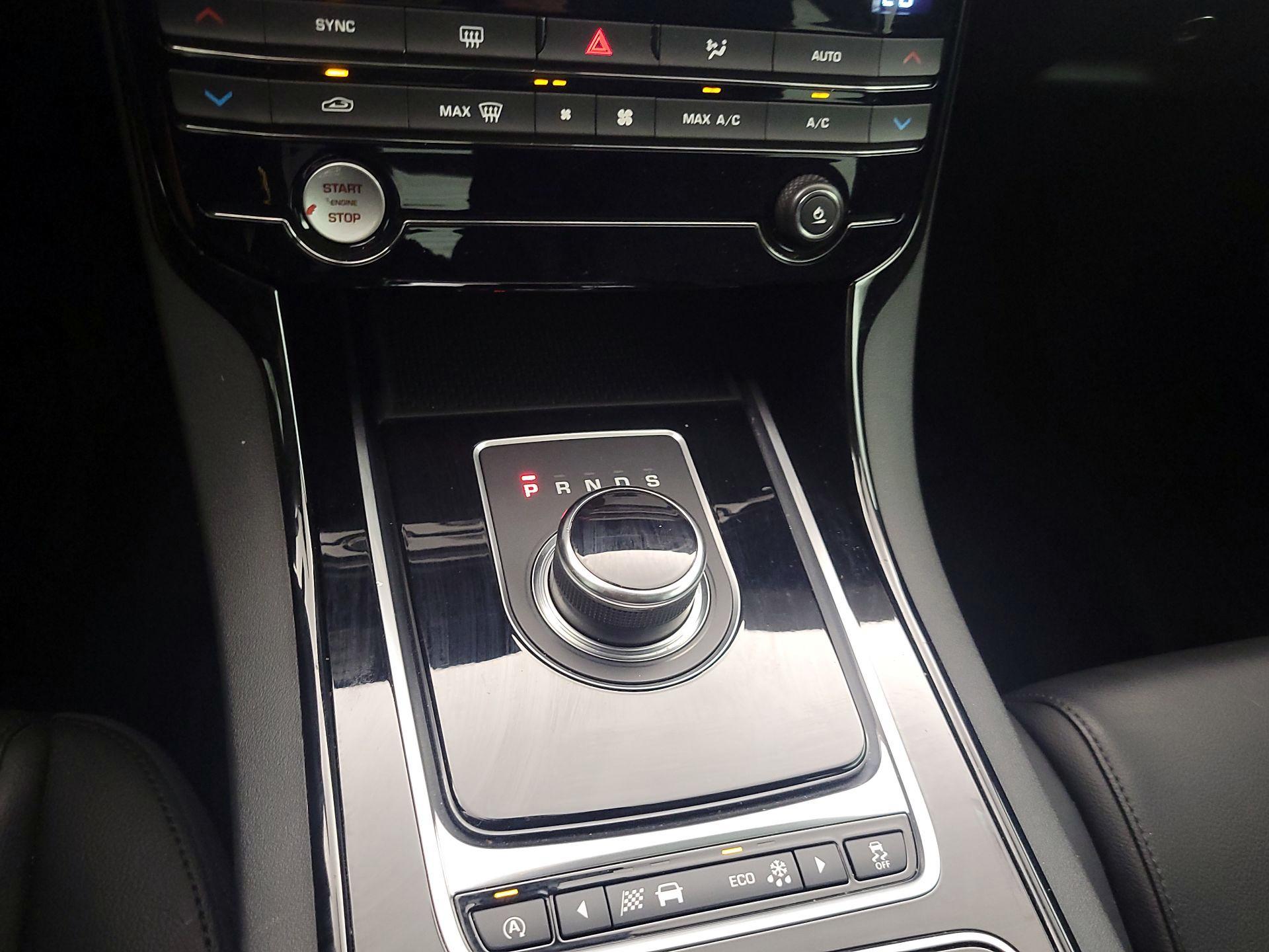 Thumbnail: 2017 Jaguar XE - 18