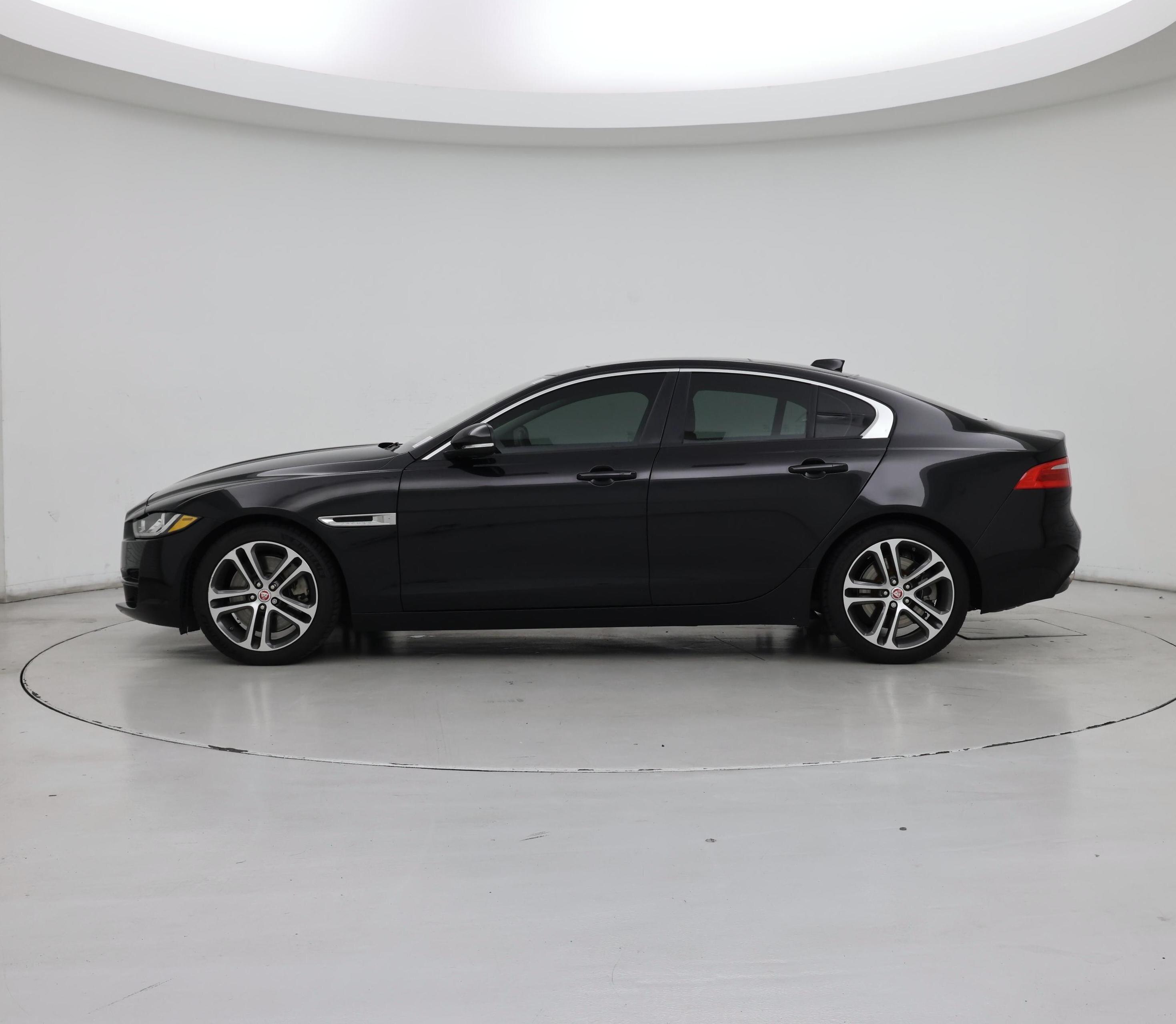 Thumbnail: 2017 Jaguar XE - 3