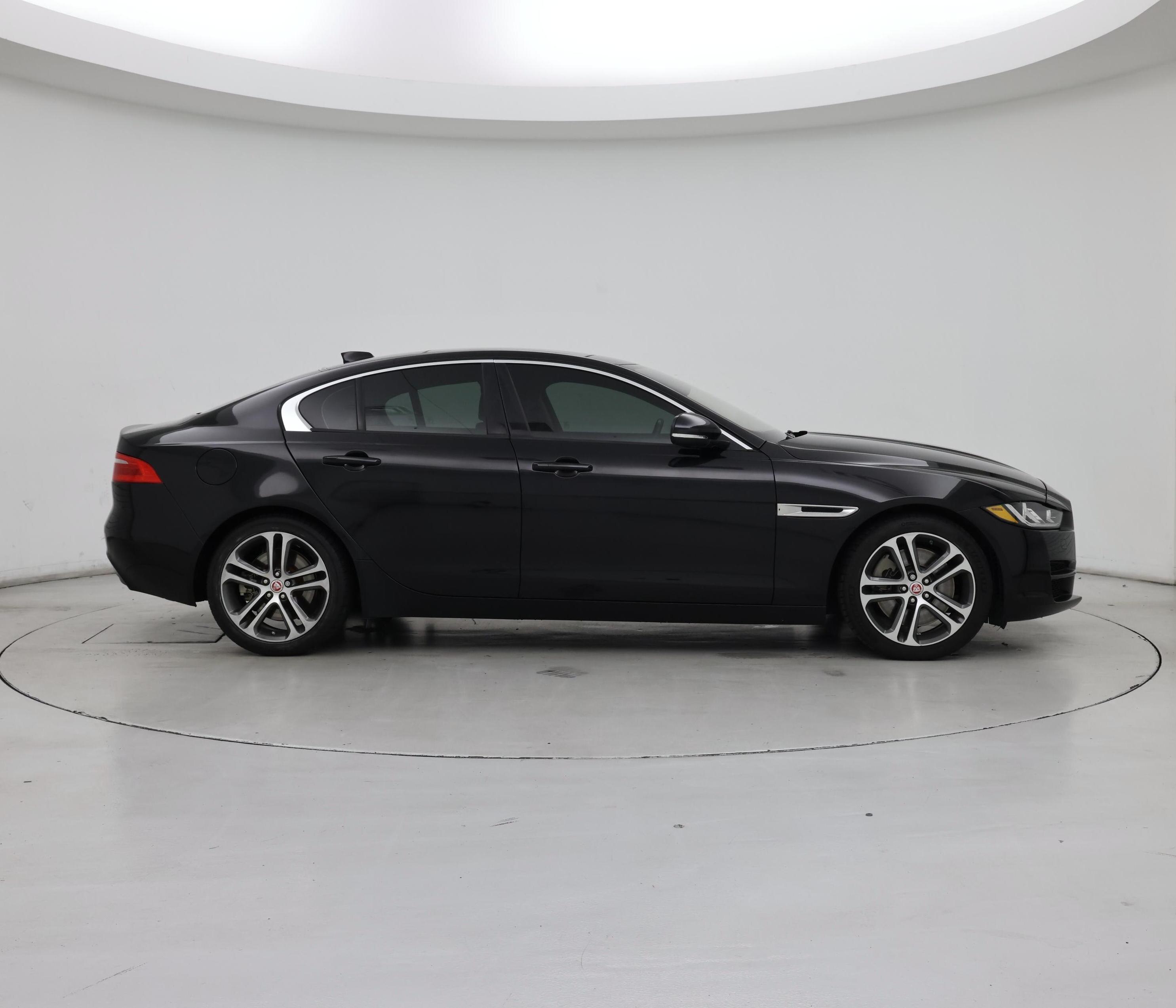 Thumbnail: 2017 Jaguar XE - 7