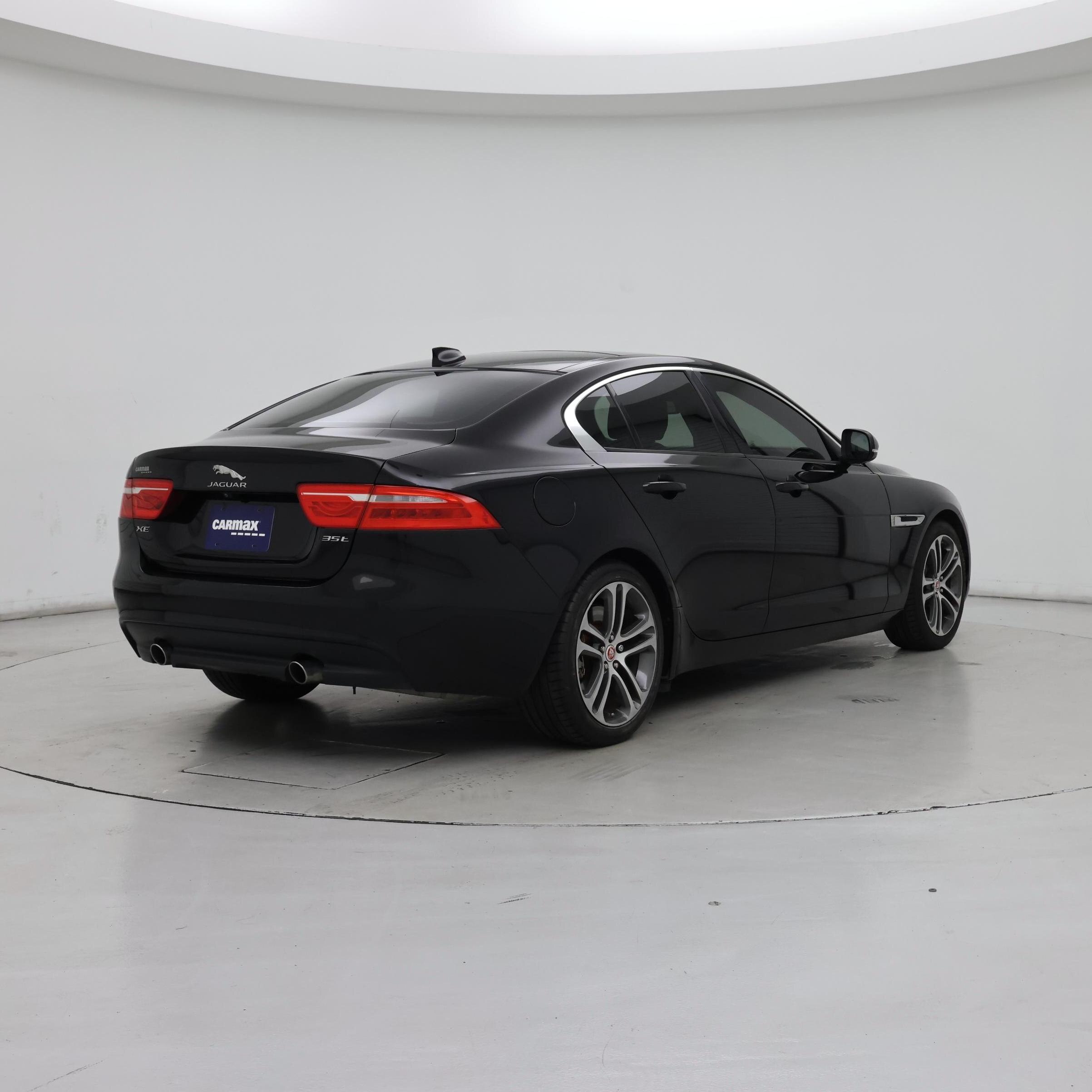 Thumbnail: 2017 Jaguar XE - 8