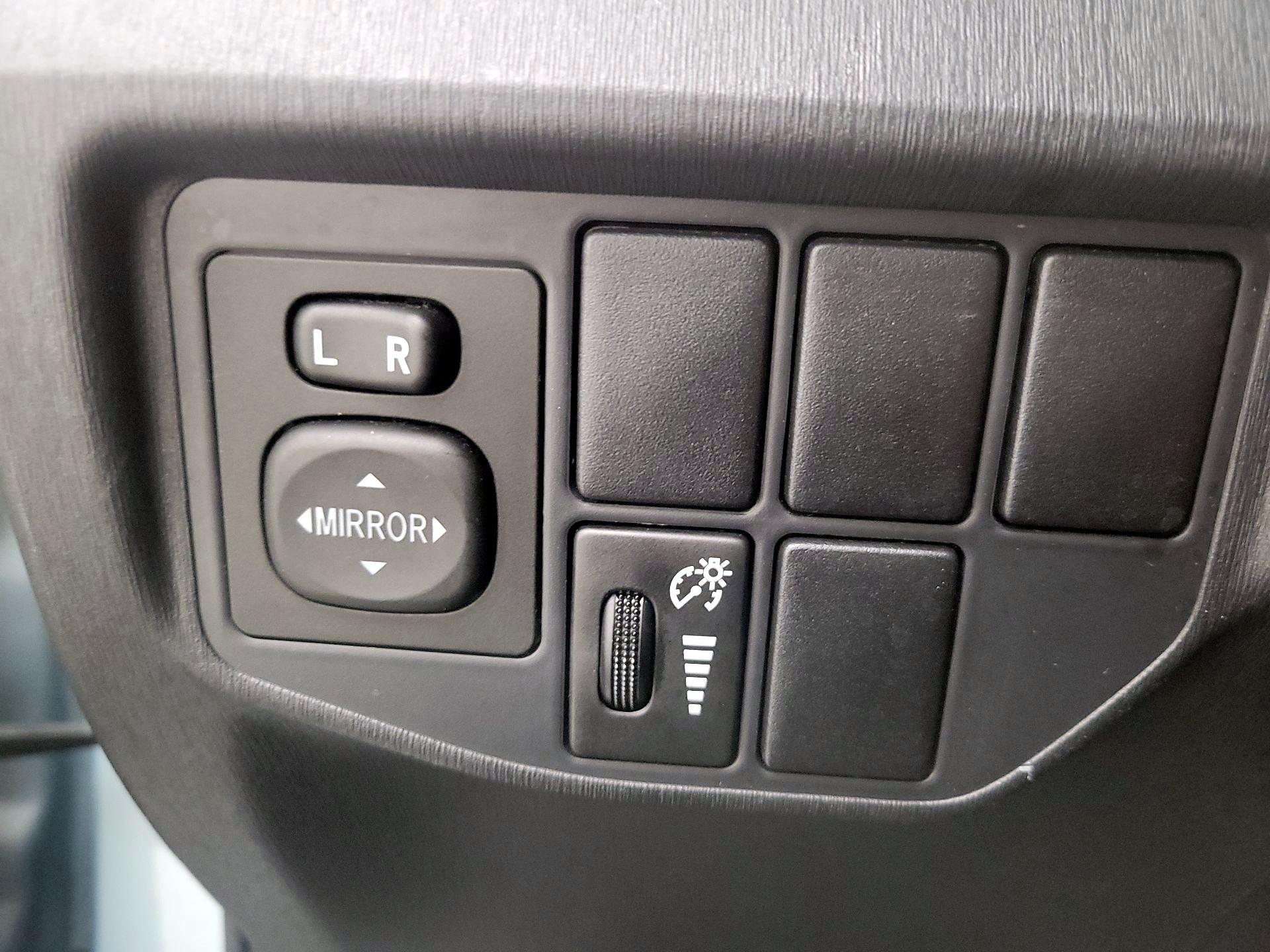 Thumbnail: 2014 Toyota Prius - 13