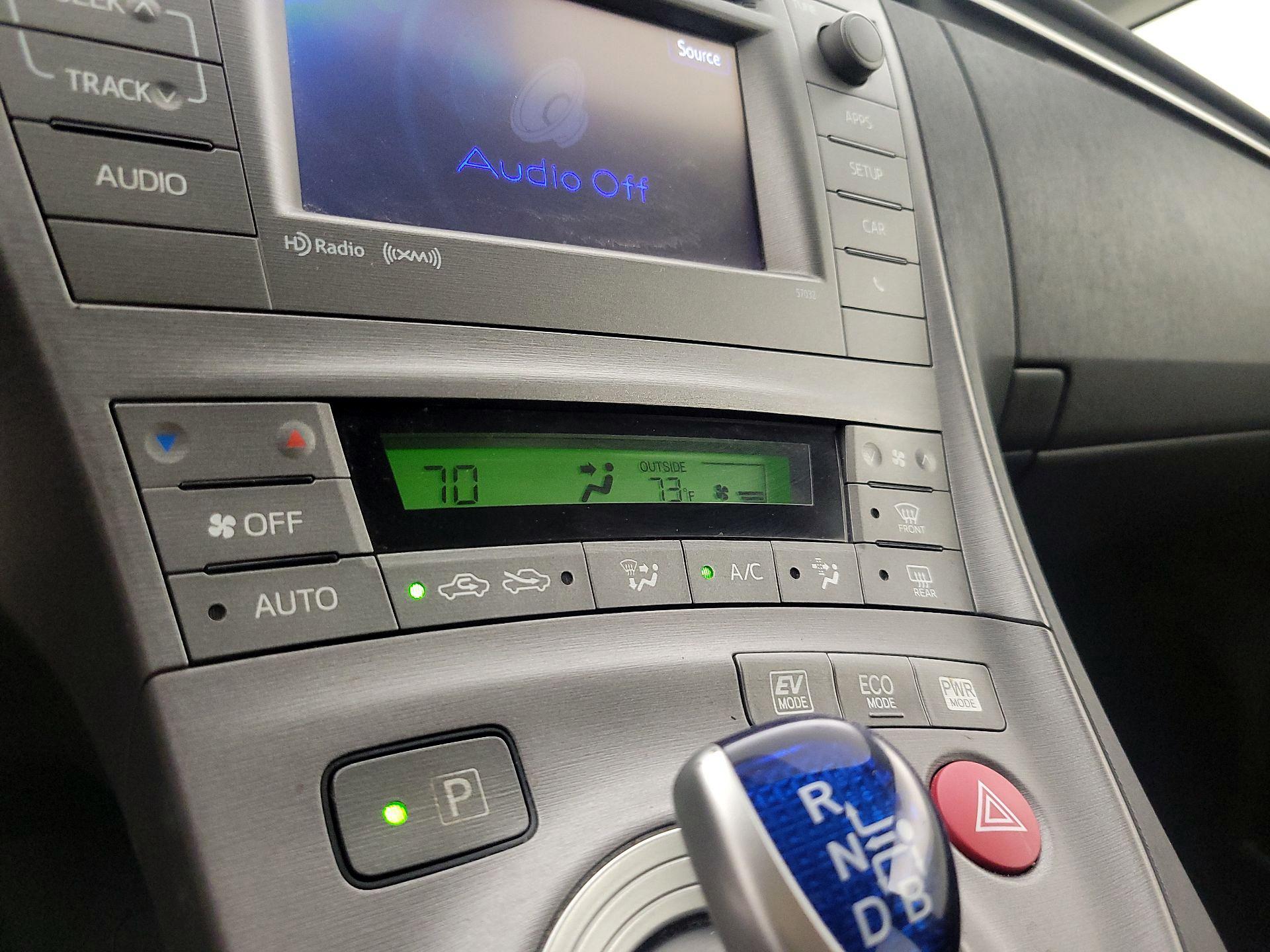 Thumbnail: 2014 Toyota Prius - 16