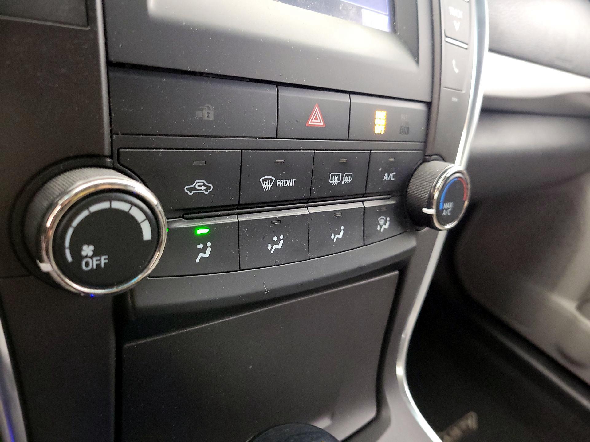 Thumbnail: 2016 Toyota Camry - 16