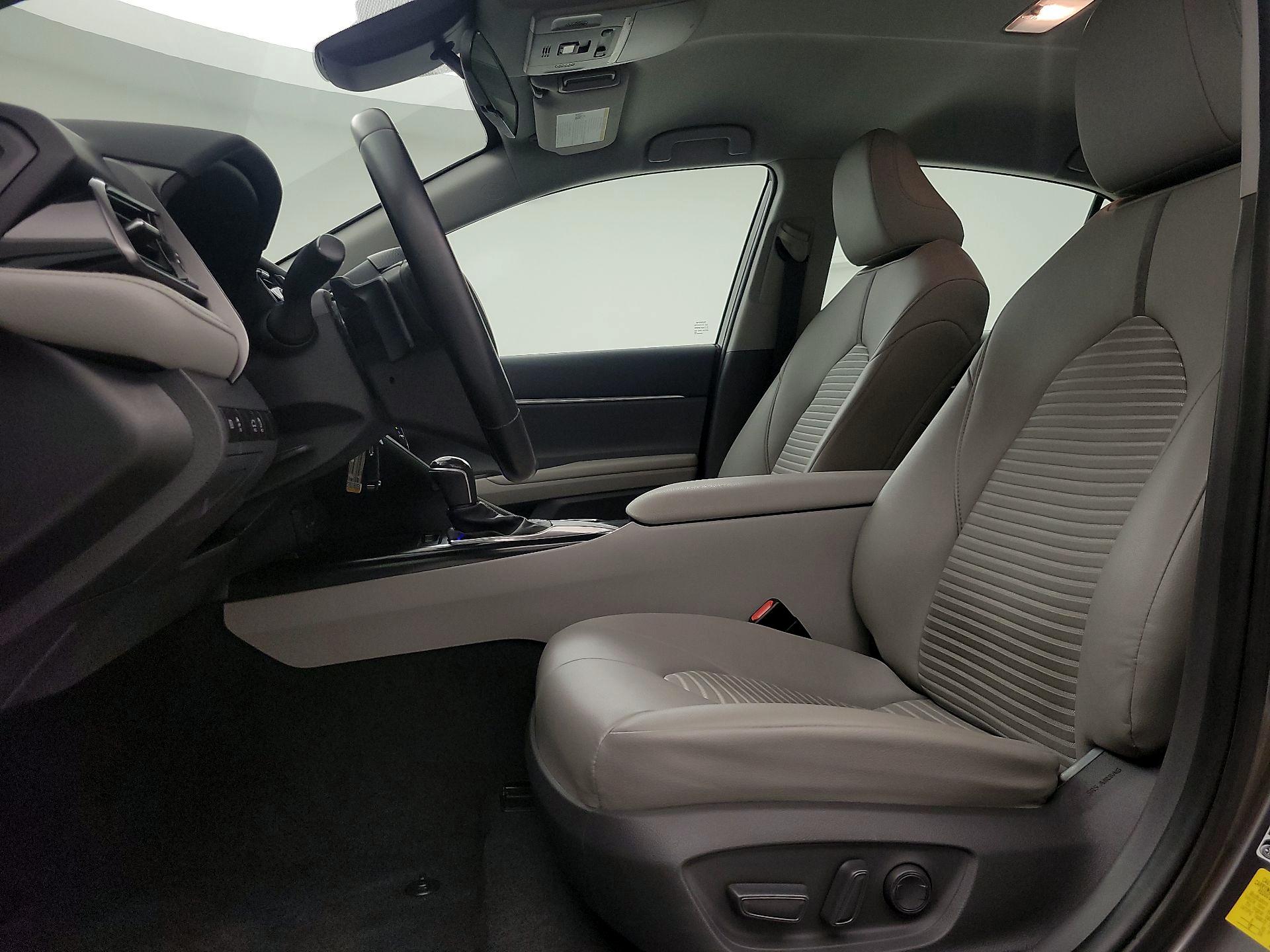Thumbnail: 2020 Toyota Camry - 11